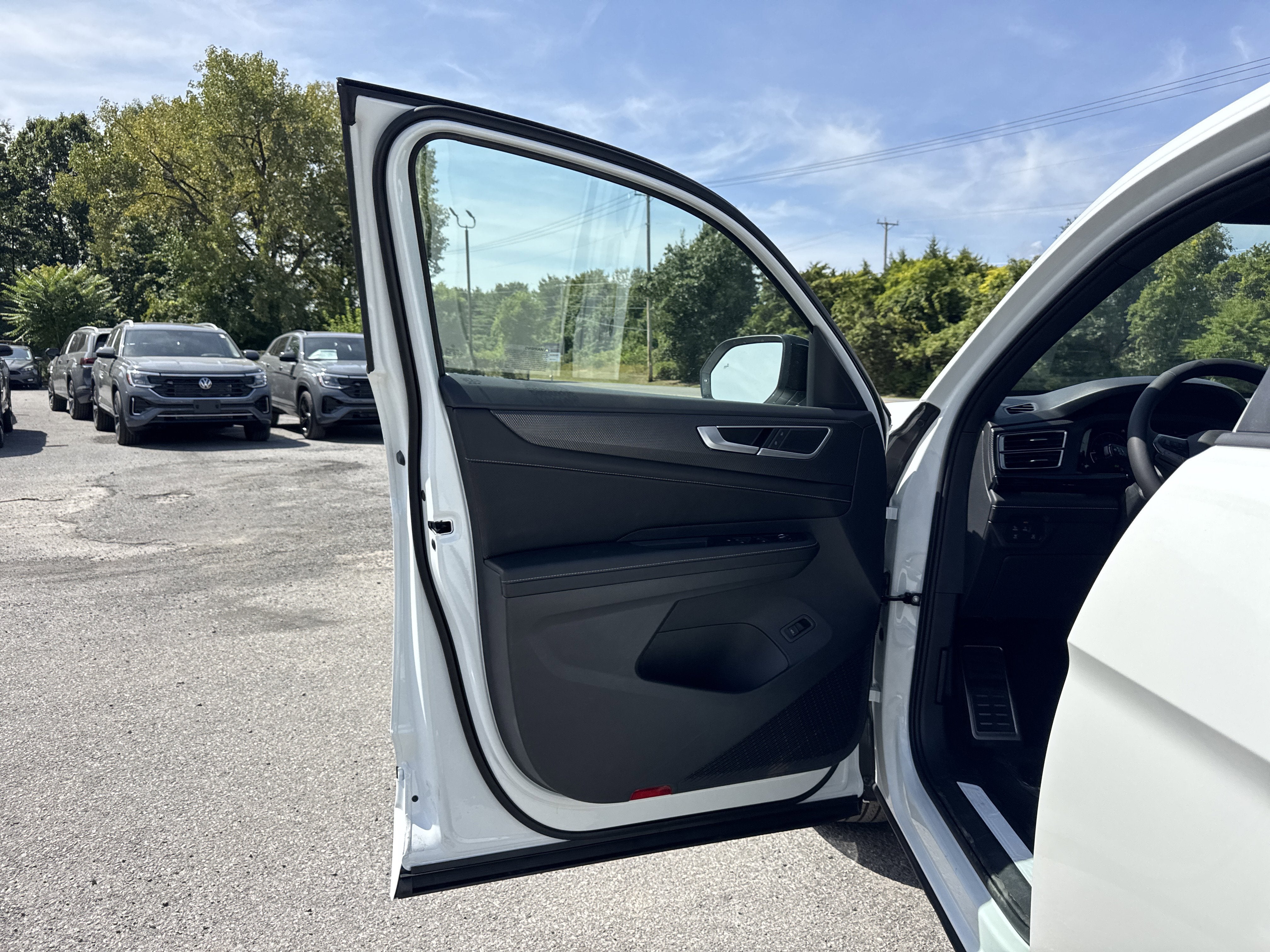 2026 Volkswagen Atlas Cross Sport 2.0T SEL R-Line Black