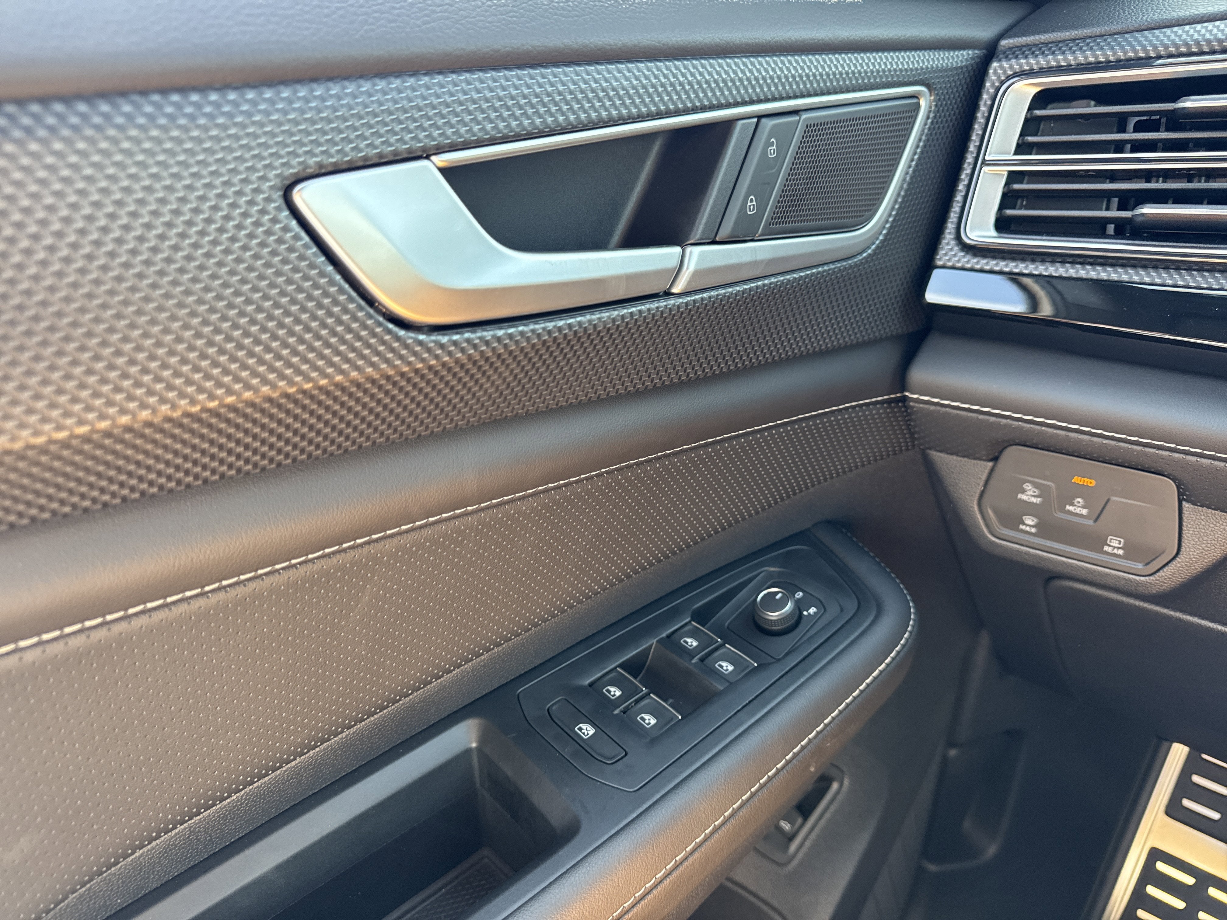 2026 Volkswagen Atlas Cross Sport 2.0T SEL R-Line Black