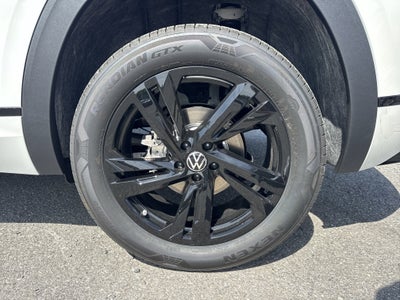 2026 Volkswagen Atlas Cross Sport 2.0T SEL R-Line Black