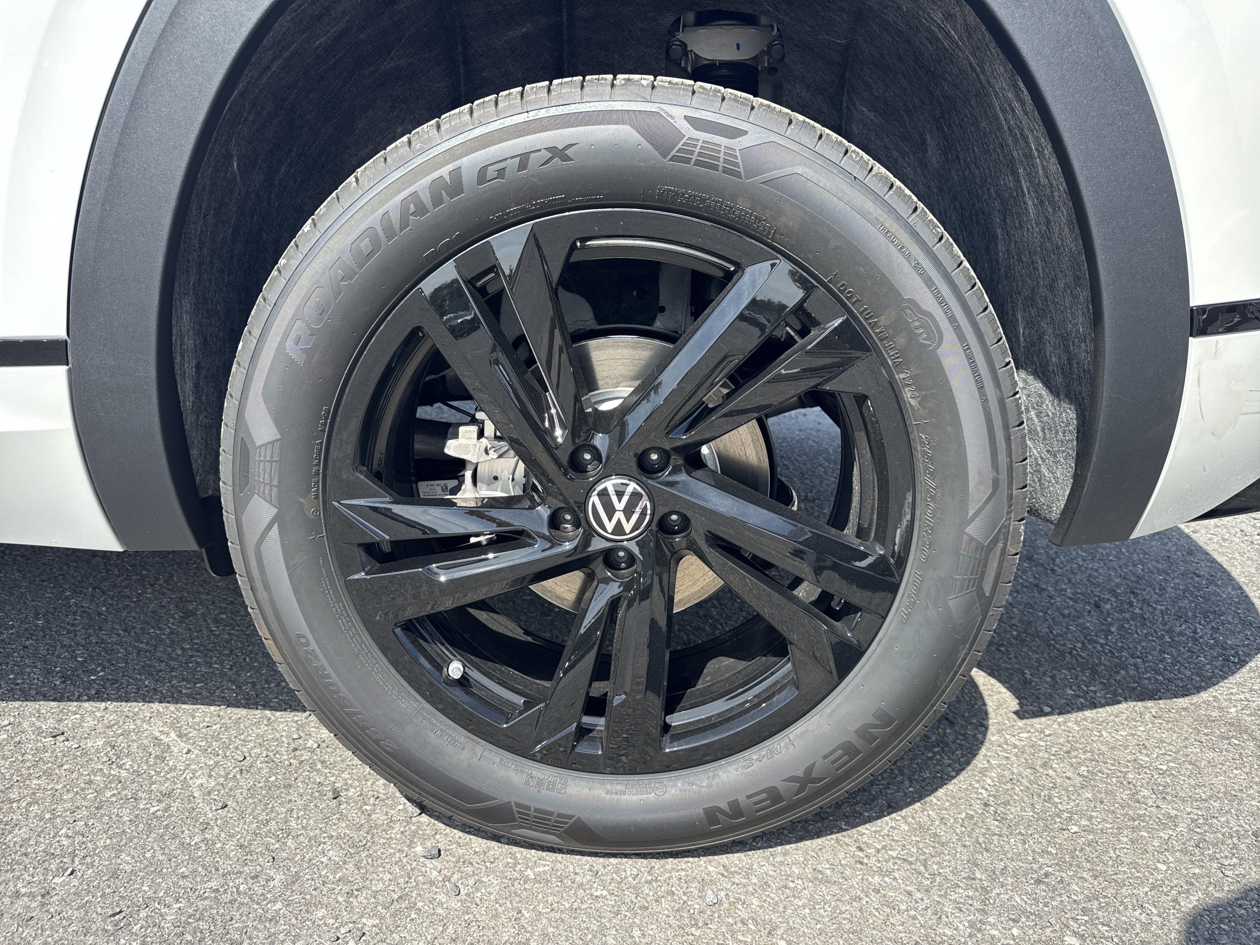 2026 Volkswagen Atlas Cross Sport 2.0T SEL R-Line Black