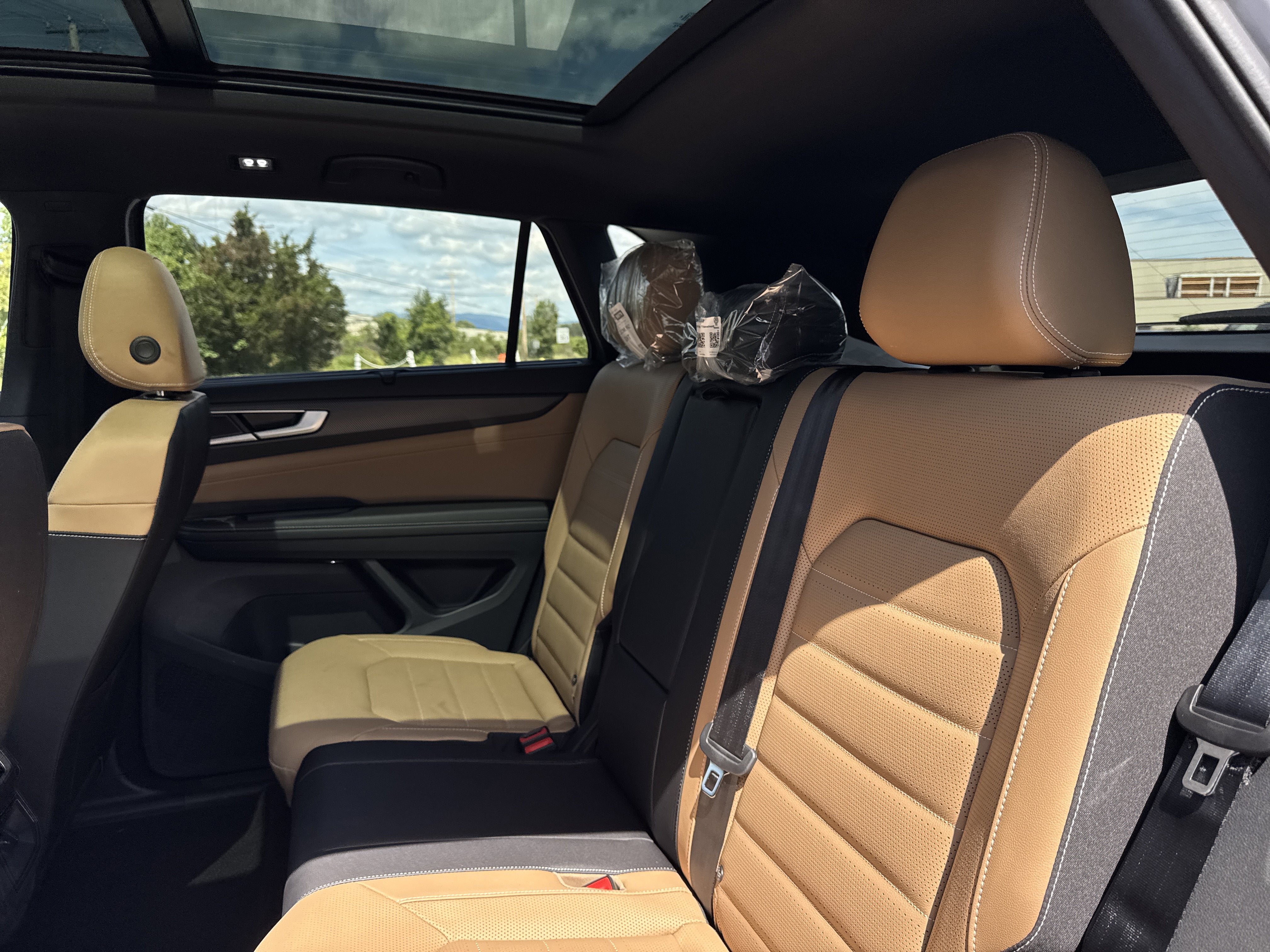 2026 Volkswagen Atlas Cross Sport 2.0T SEL R-Line Black