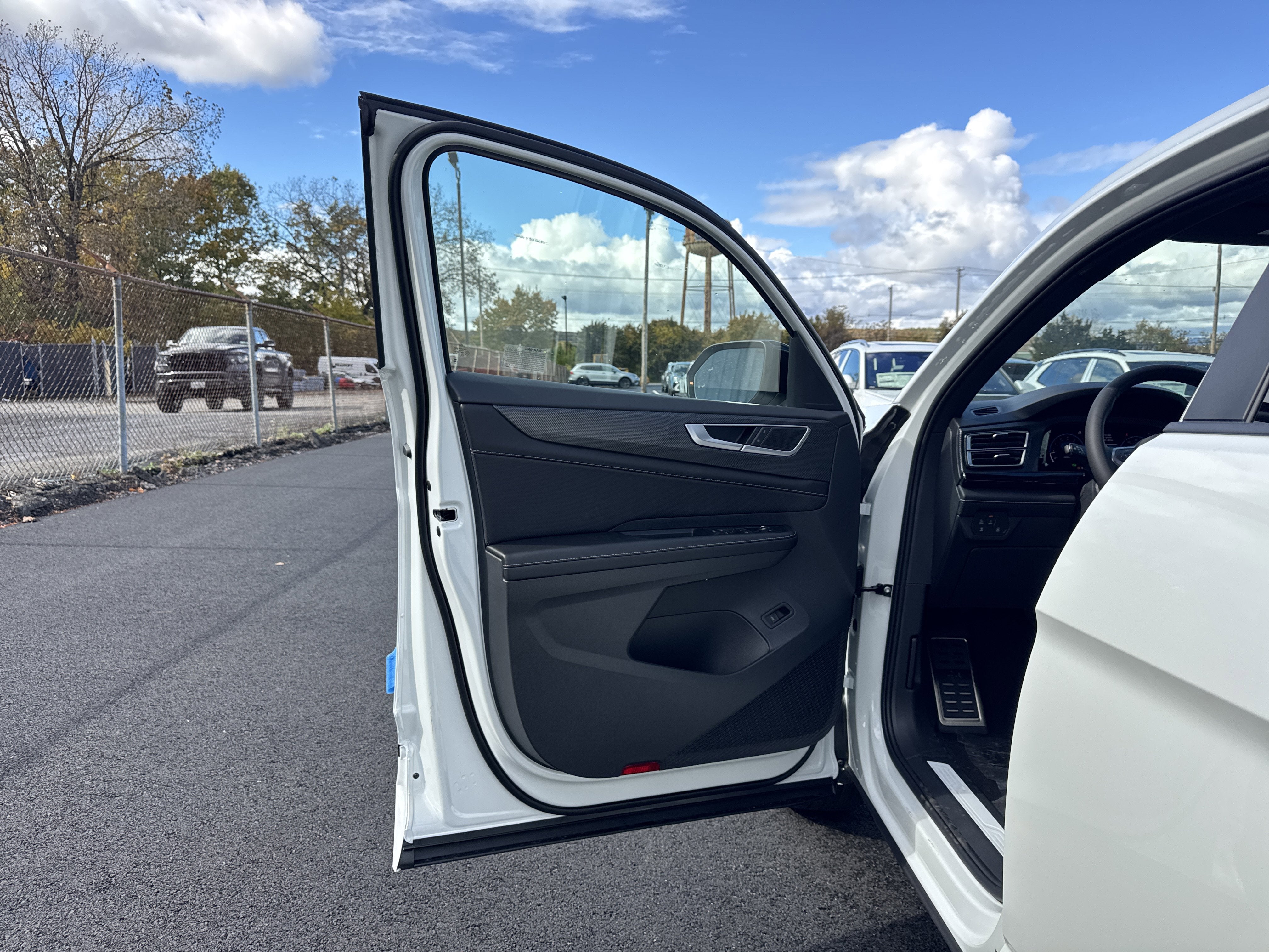 2026 Volkswagen Atlas Cross Sport 2.0T SEL R-Line Black