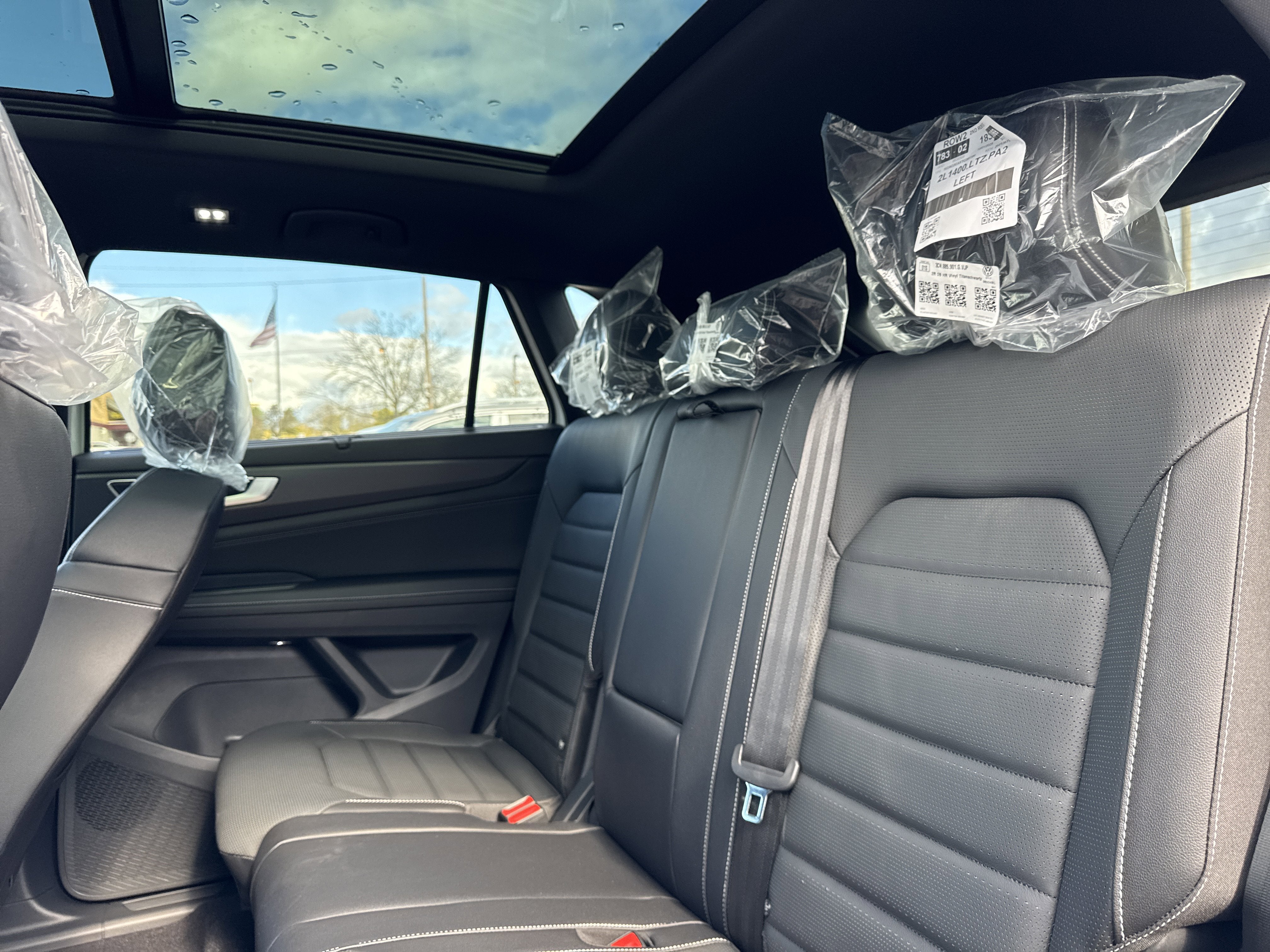 2026 Volkswagen Atlas Cross Sport 2.0T SEL R-Line Black