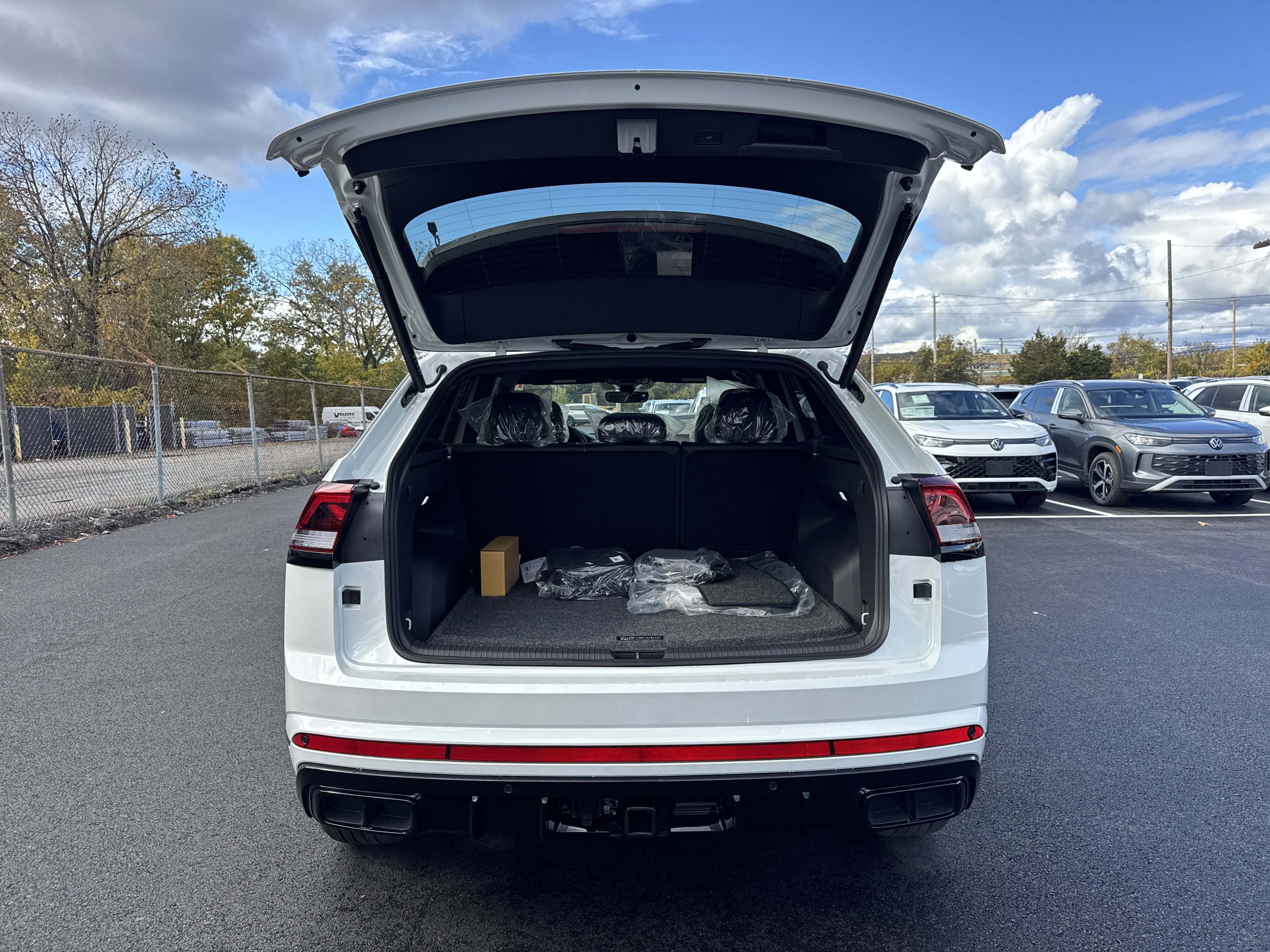 2026 Volkswagen Atlas Cross Sport 2.0T SEL R-Line Black