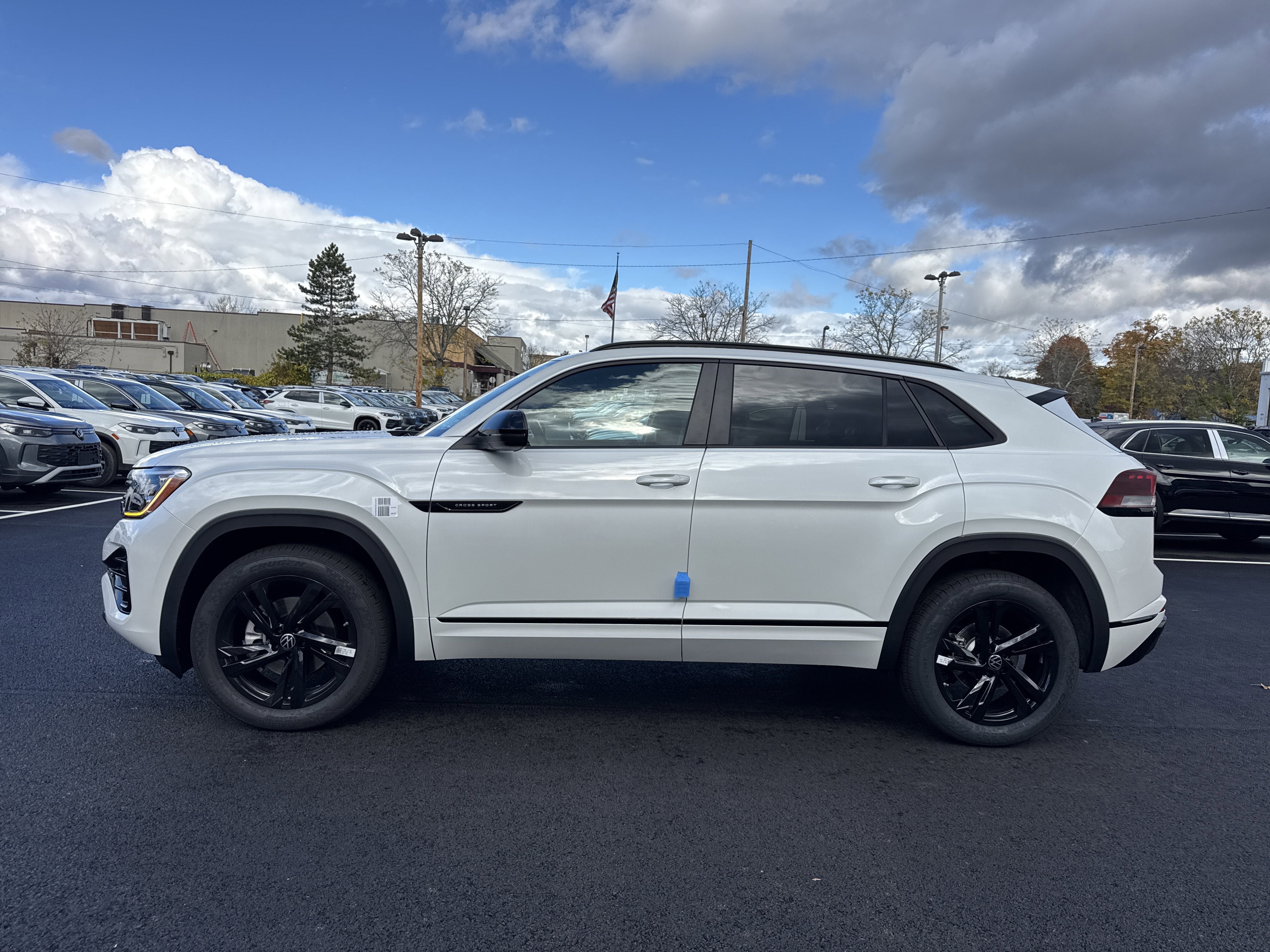 2026 Volkswagen Atlas Cross Sport 2.0T SEL R-Line Black