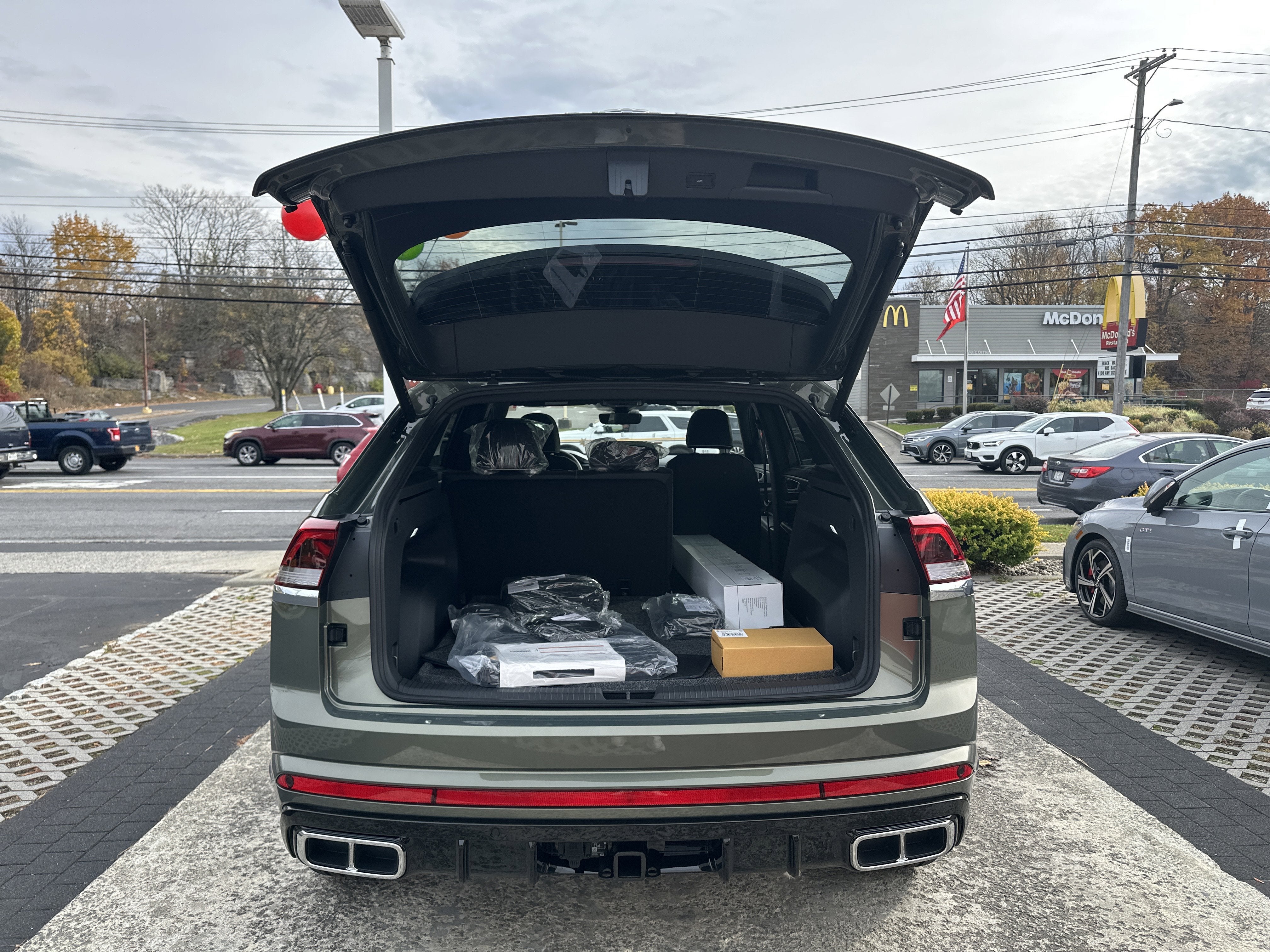 2026 Volkswagen Atlas Cross Sport 2.0T SEL Premium R-Line