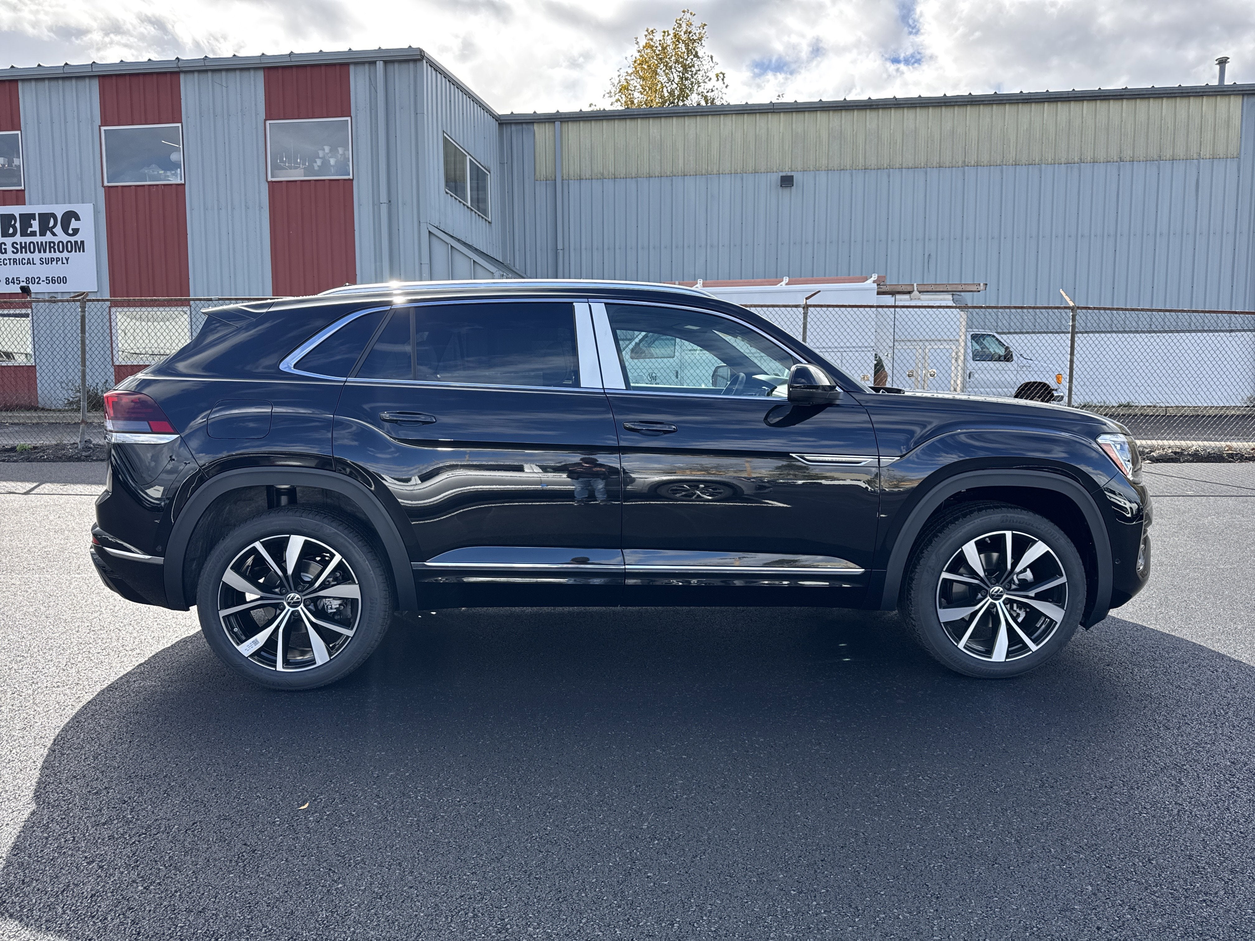 2026 Volkswagen Atlas Cross Sport 2.0T SEL Premium R-Line