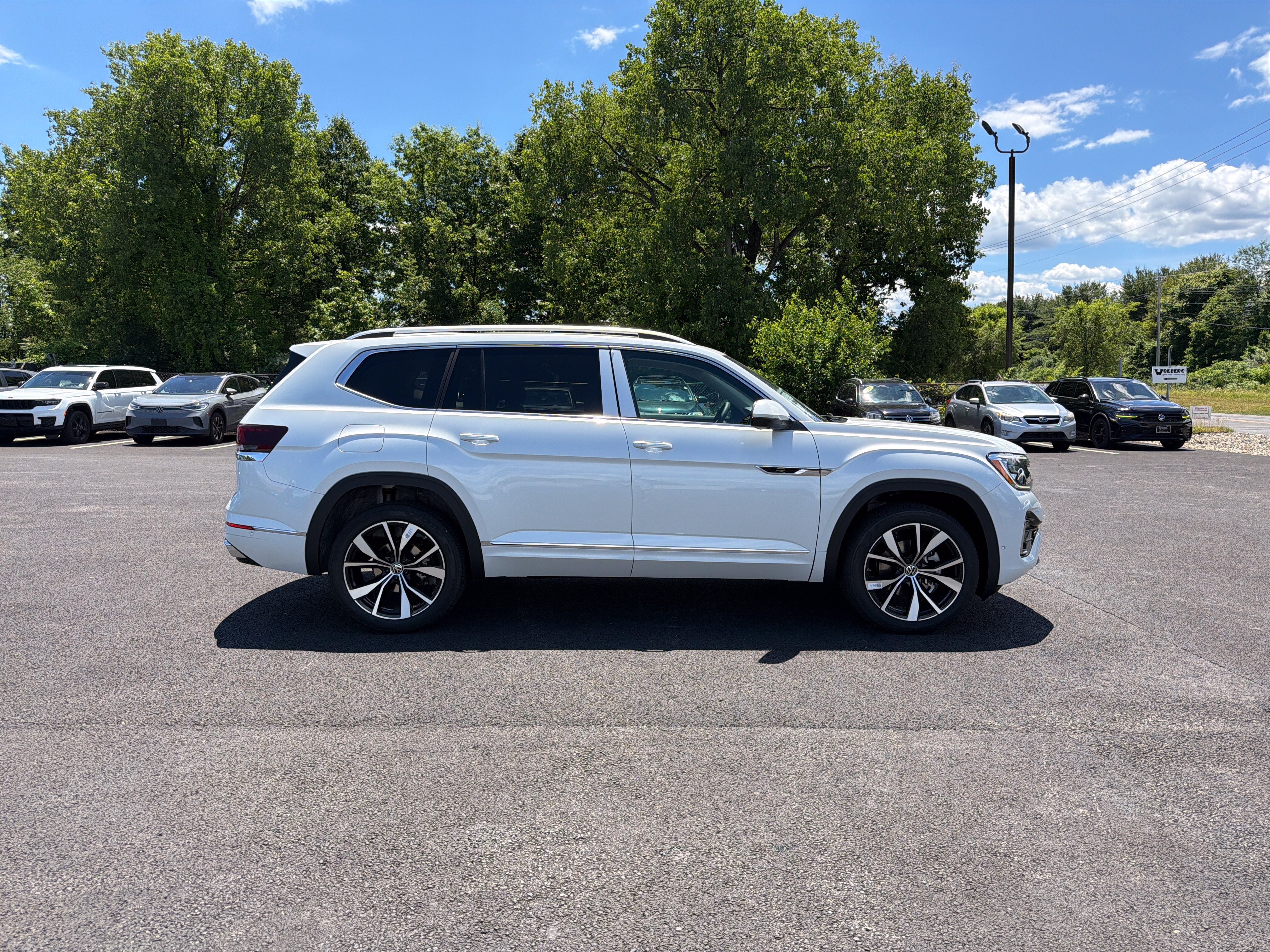2026 Volkswagen Atlas 2.0T SEL Premium R-Line