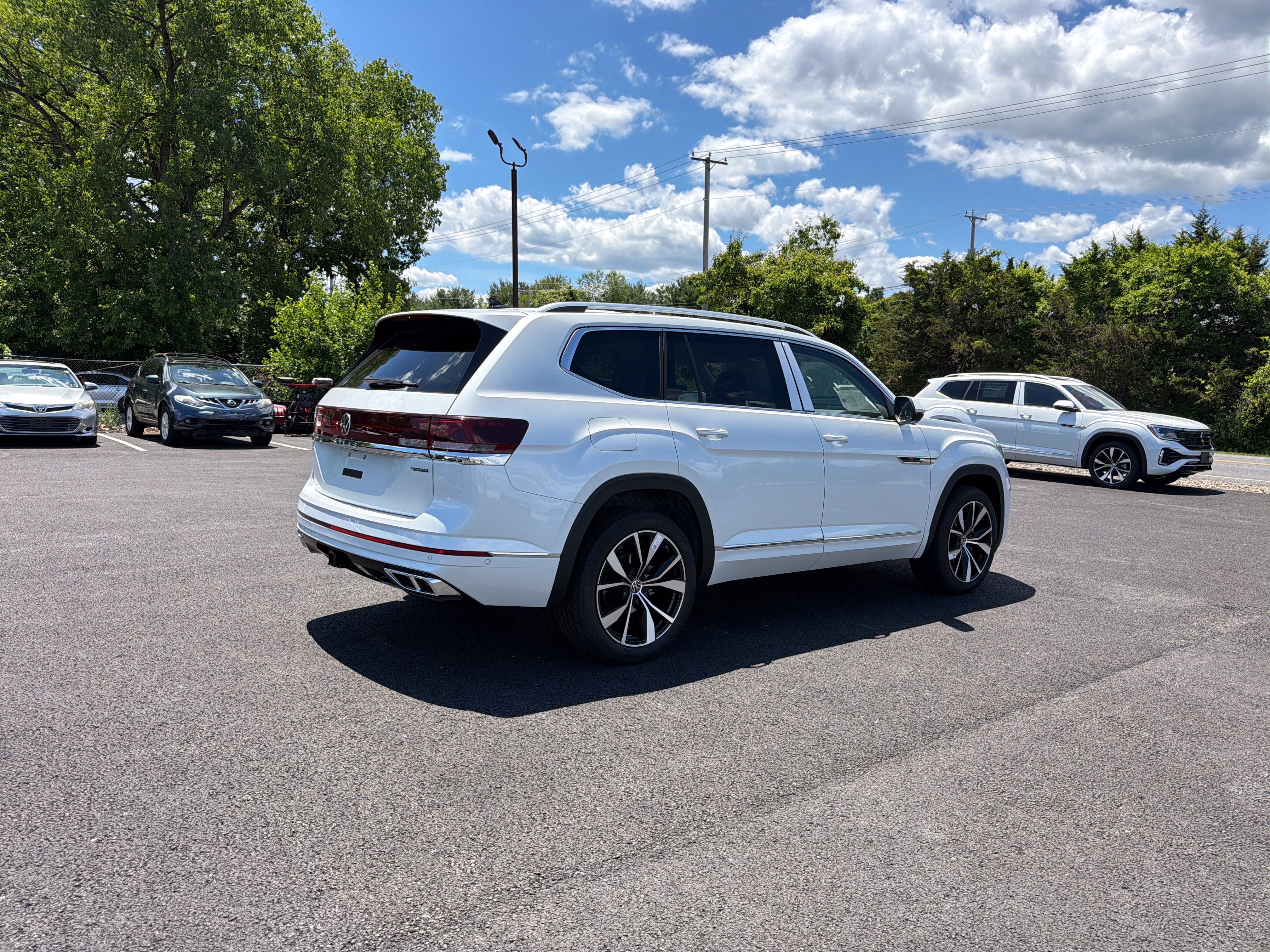 2026 Volkswagen Atlas 2.0T SEL Premium R-Line