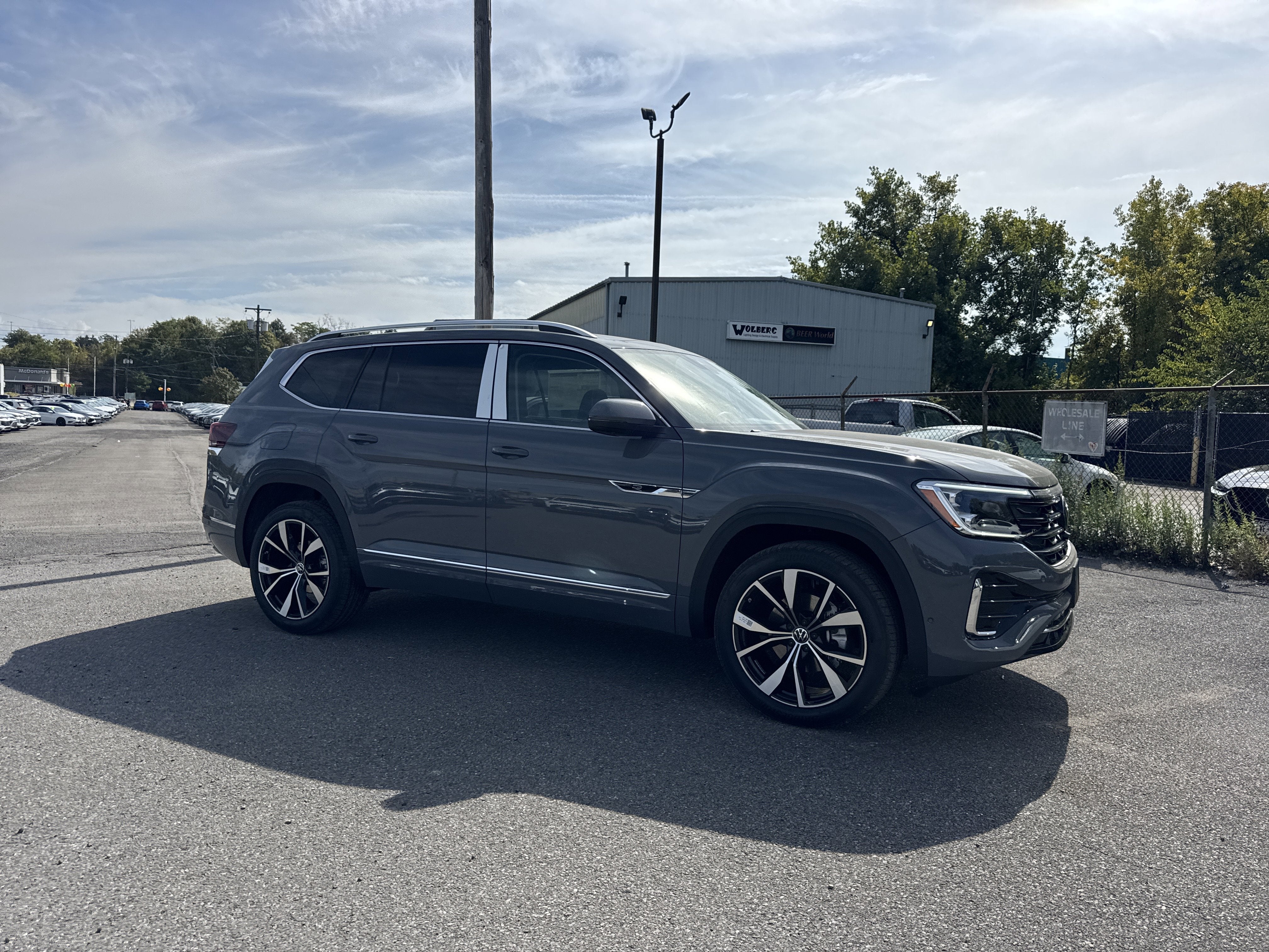 2026 Volkswagen Atlas 2.0T SEL Premium R-Line