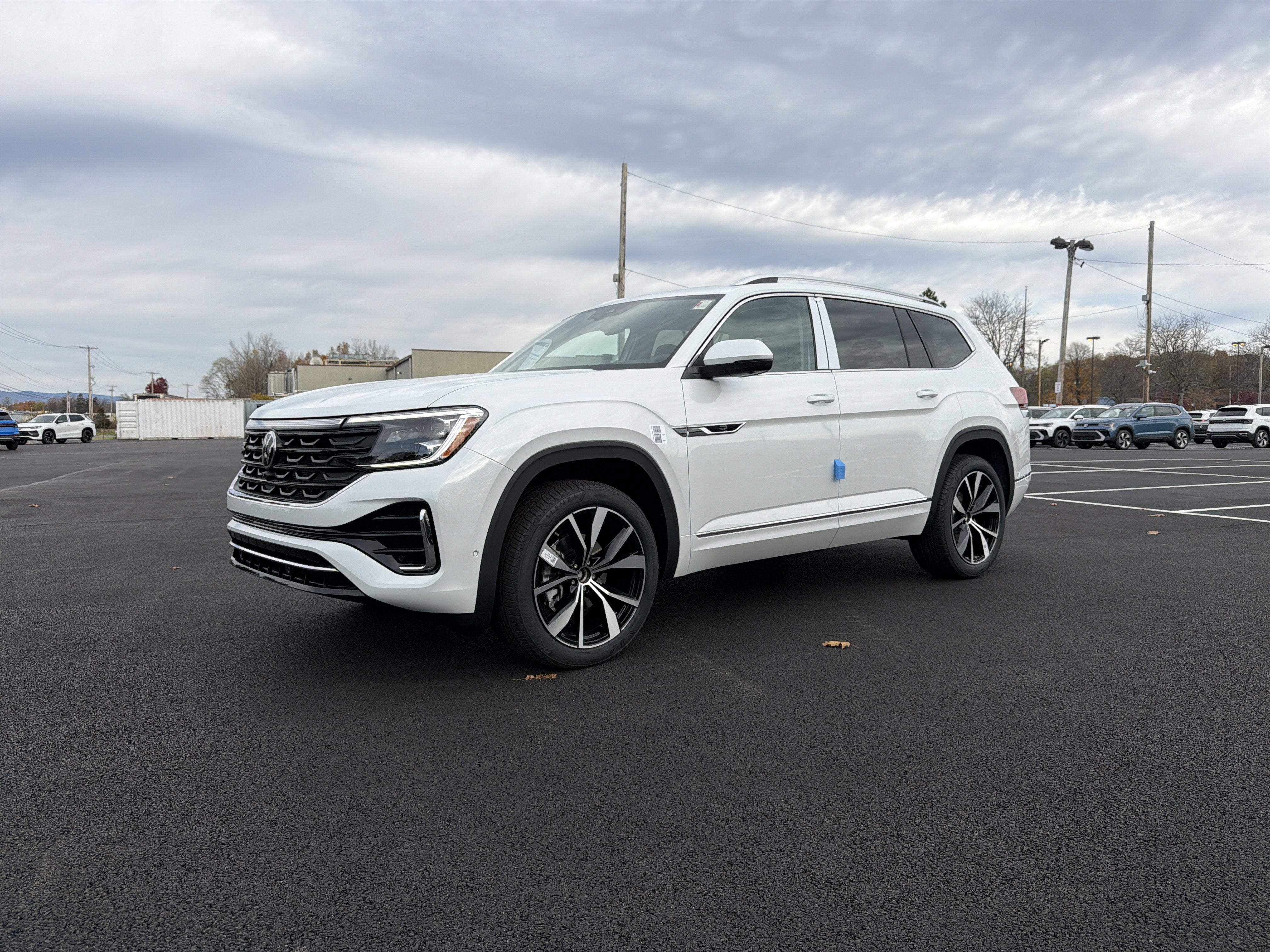 2026 Volkswagen Atlas 2.0T SEL Premium R-Line