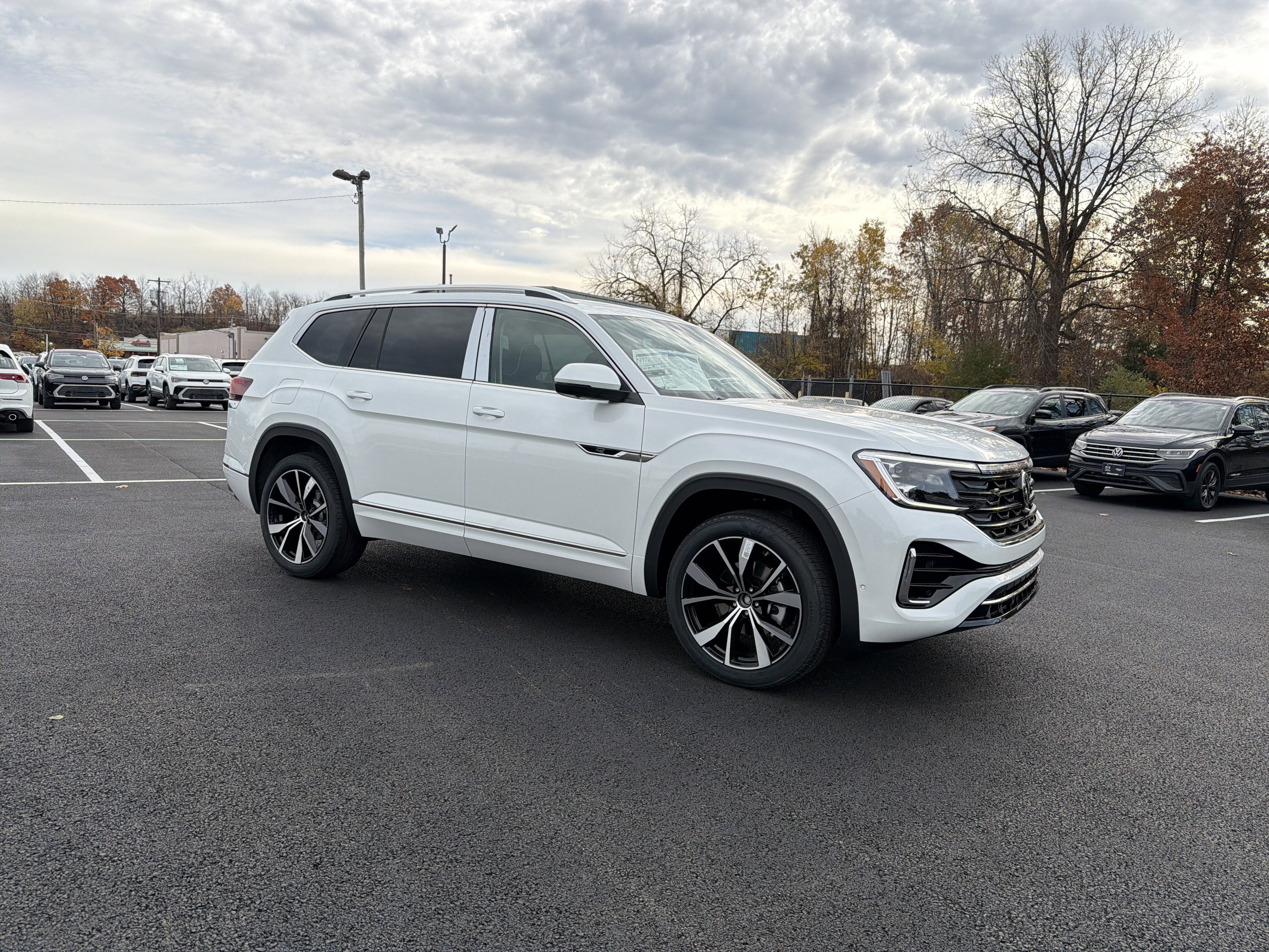 2026 Volkswagen Atlas 2.0T SEL Premium R-Line