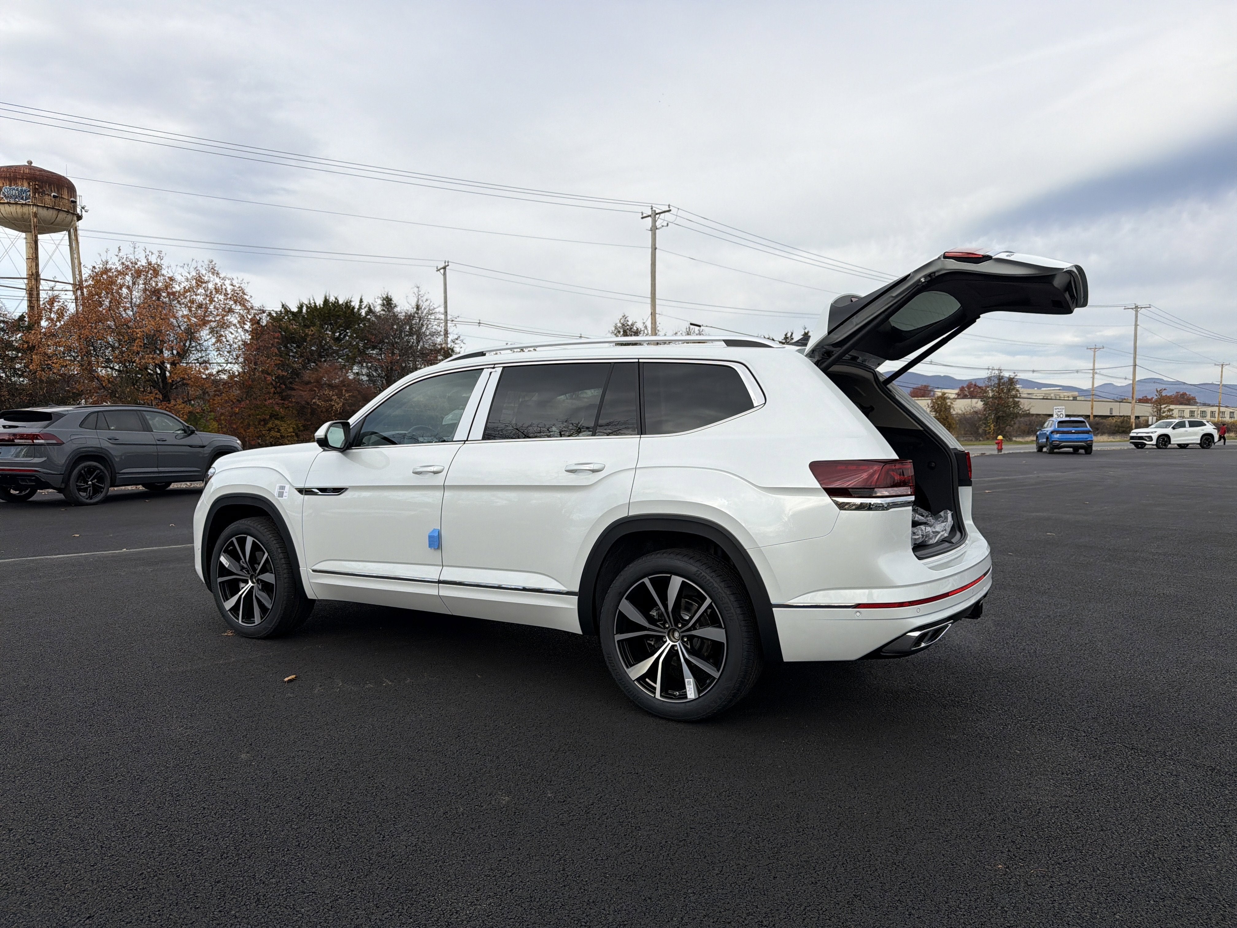 2026 Volkswagen Atlas 2.0T SEL Premium R-Line