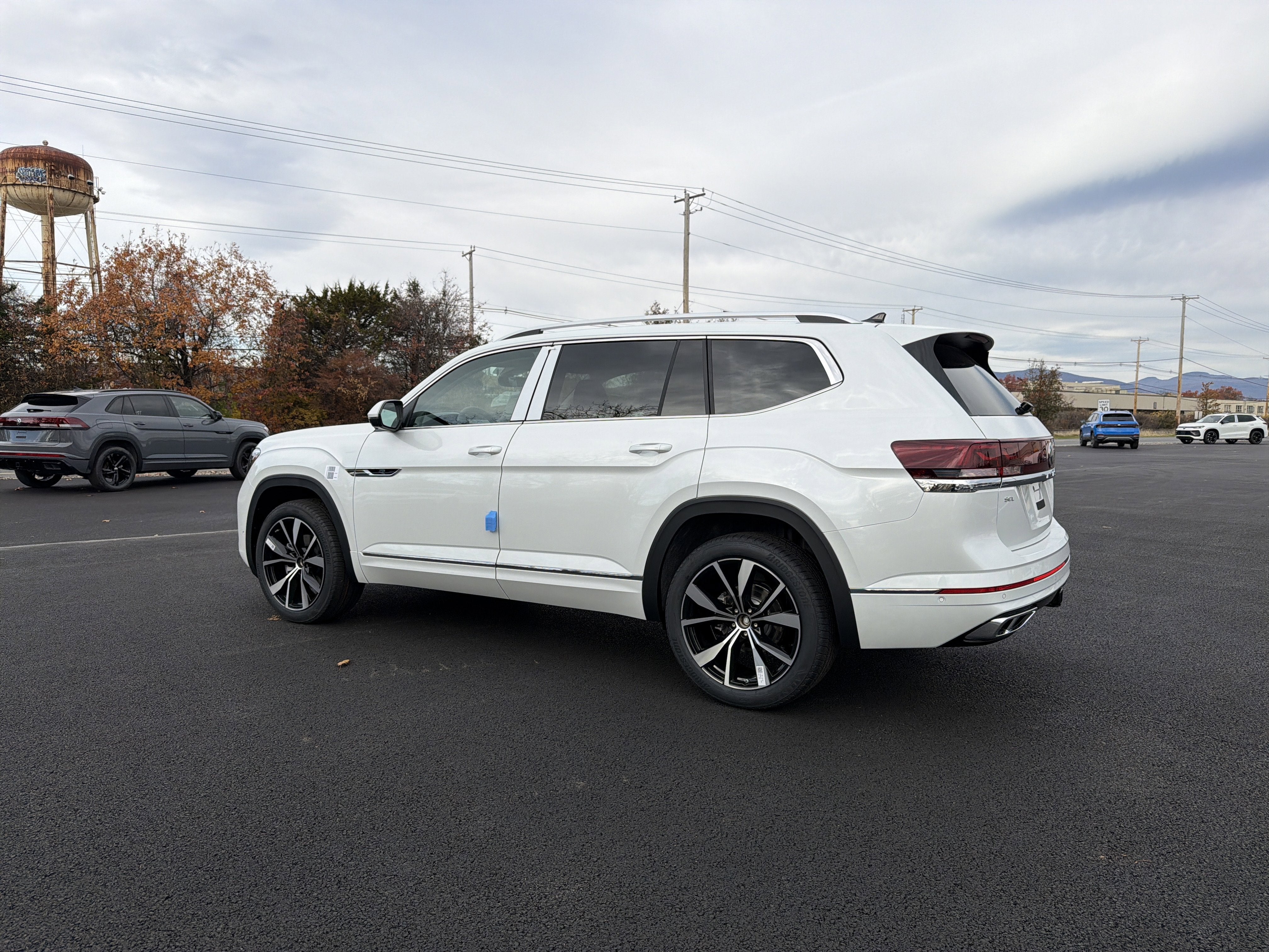 2026 Volkswagen Atlas 2.0T SEL Premium R-Line