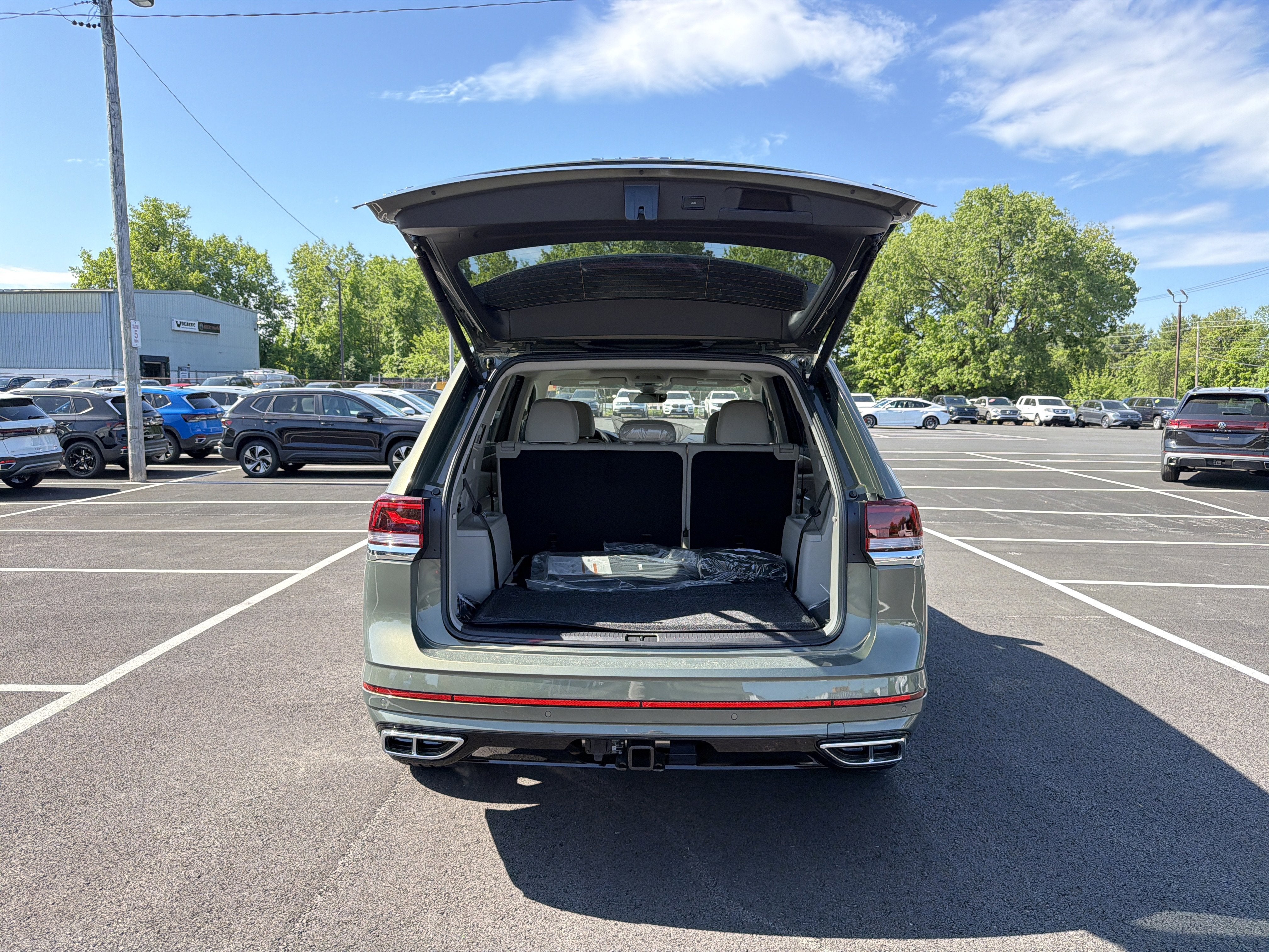 2026 Volkswagen Atlas 2.0T SEL Premium R-Line