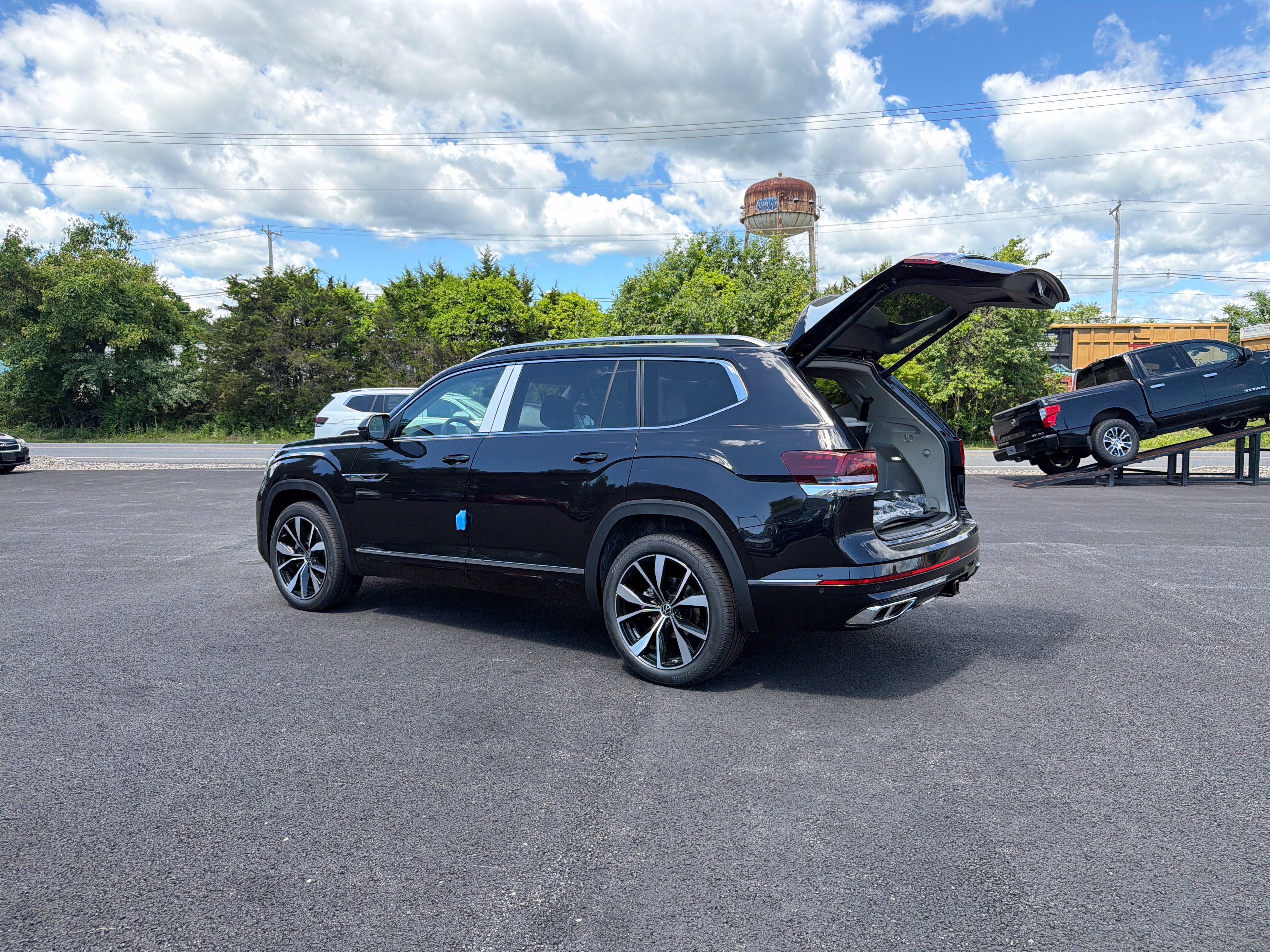 2026 Volkswagen Atlas 2.0T SEL Premium R-Line