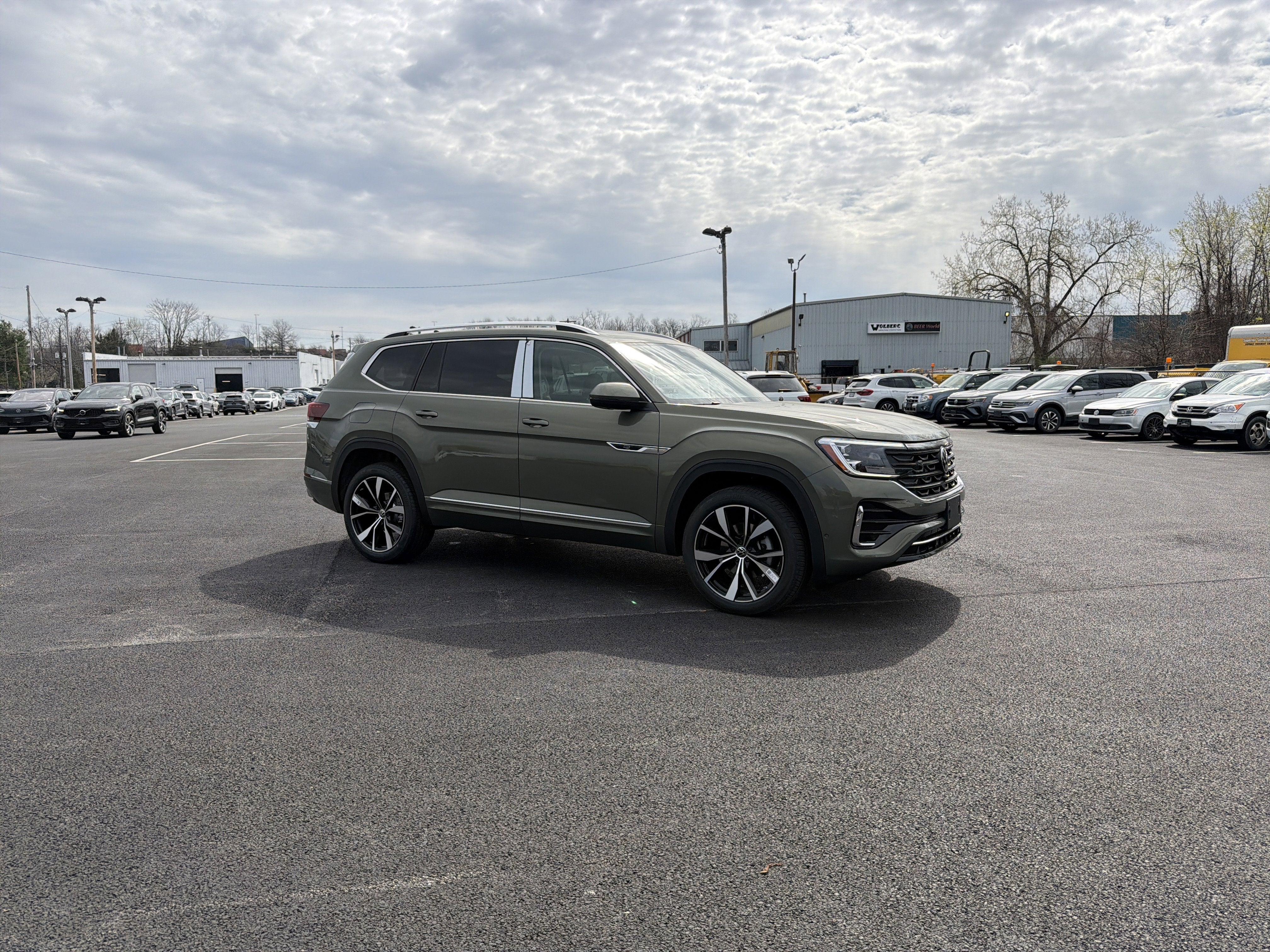 2026 Volkswagen Atlas 2.0T SEL Premium R-Line