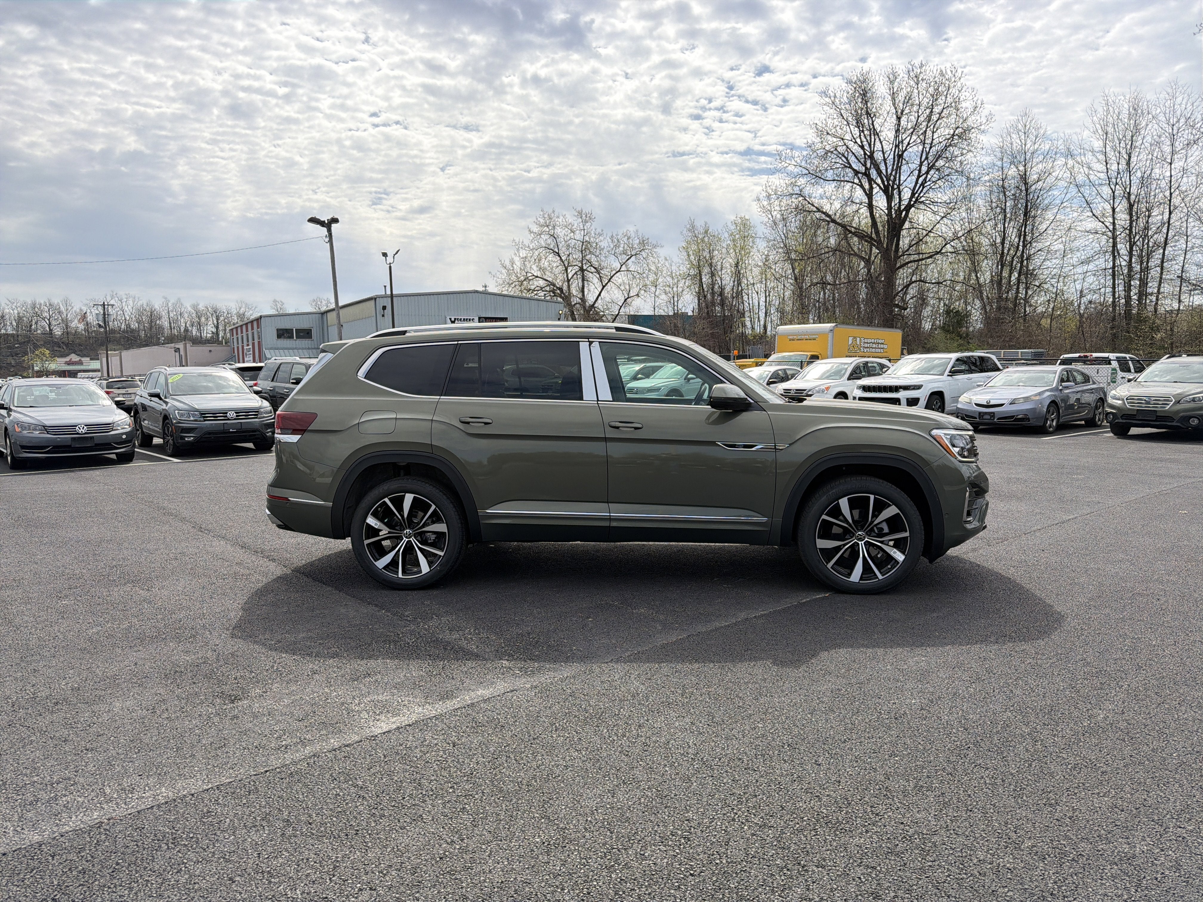2026 Volkswagen Atlas 2.0T SEL Premium R-Line