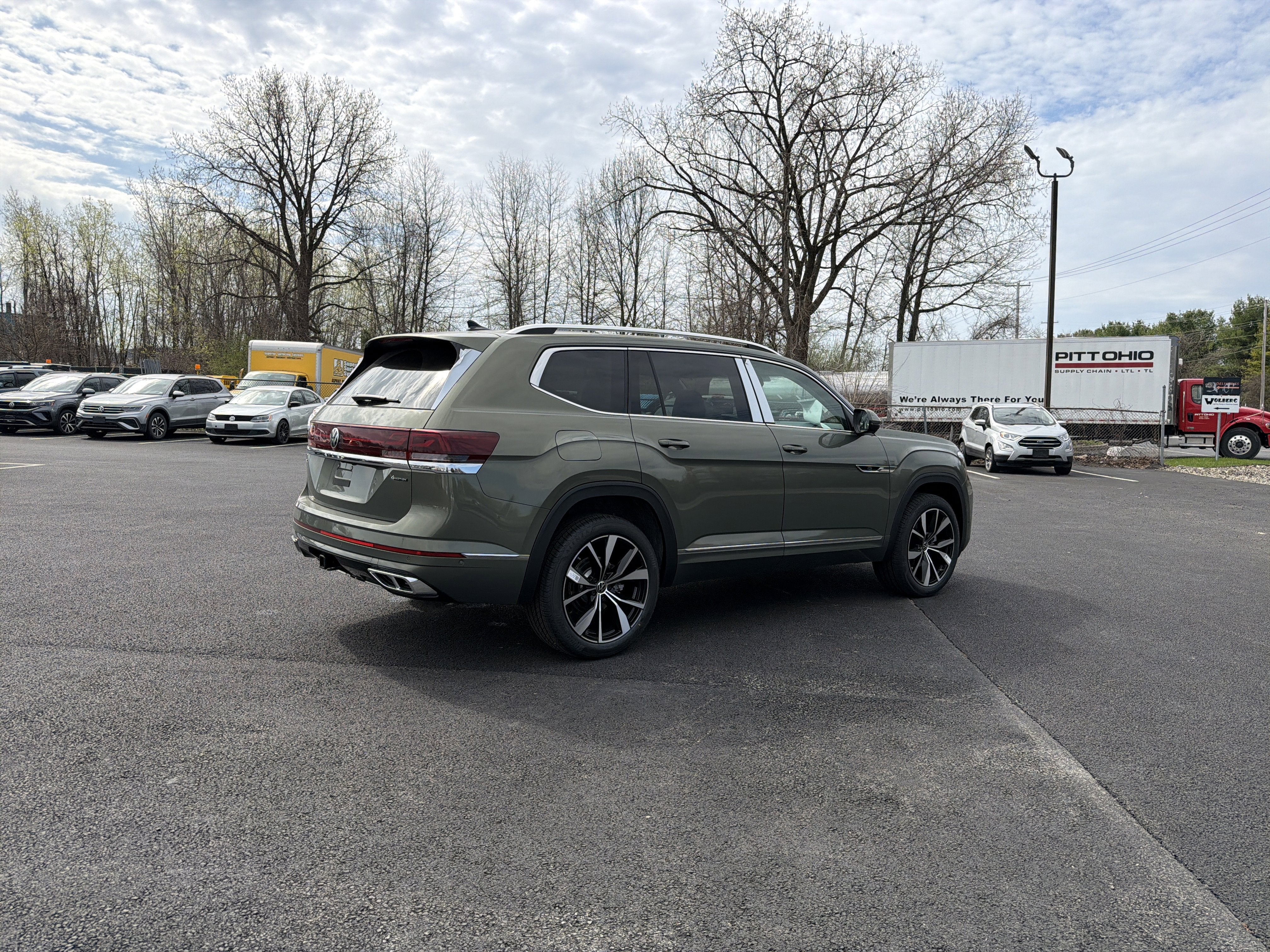 2026 Volkswagen Atlas 2.0T SEL Premium R-Line