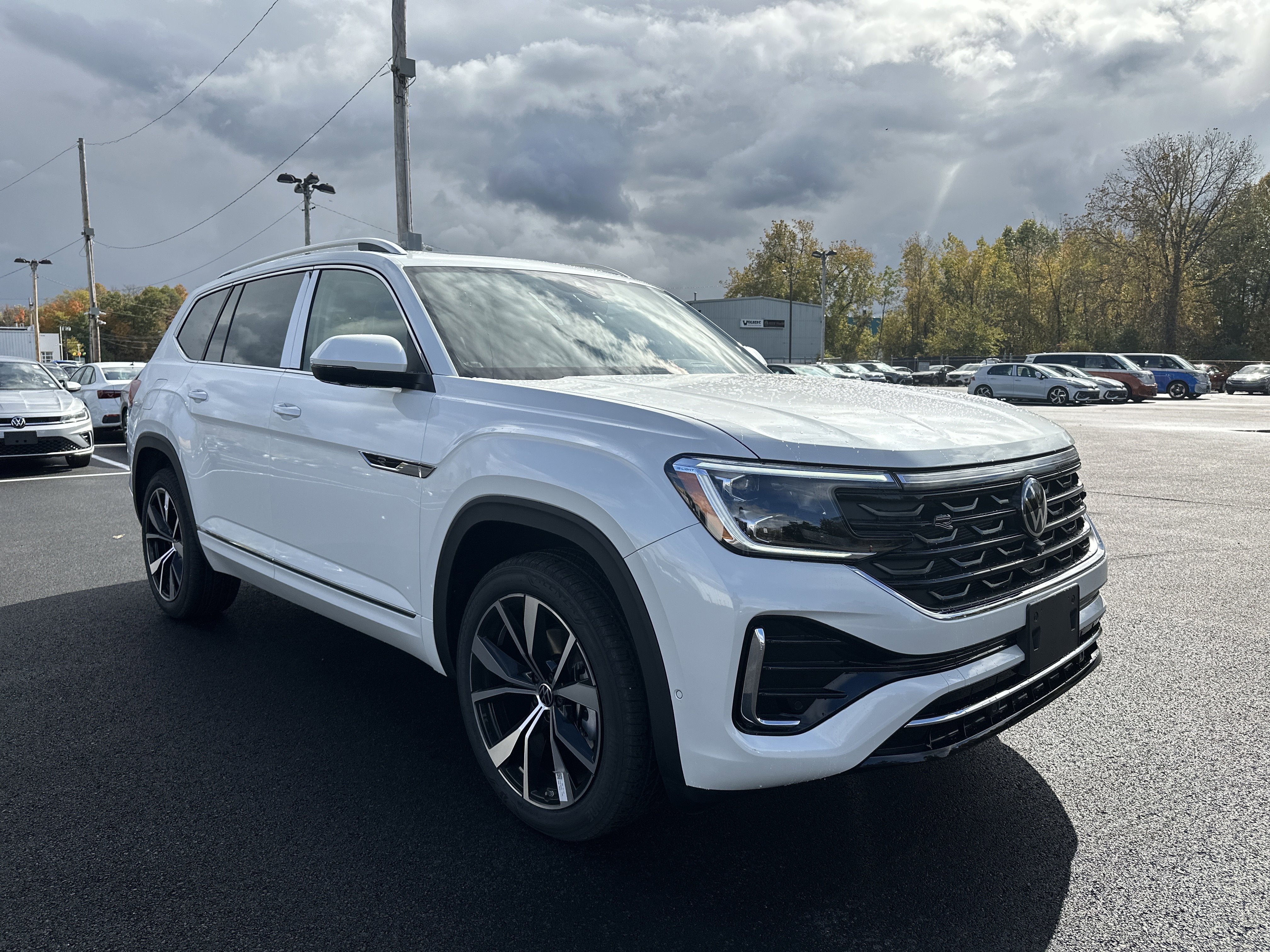 2026 Volkswagen Atlas 2.0T SEL Premium R-Line