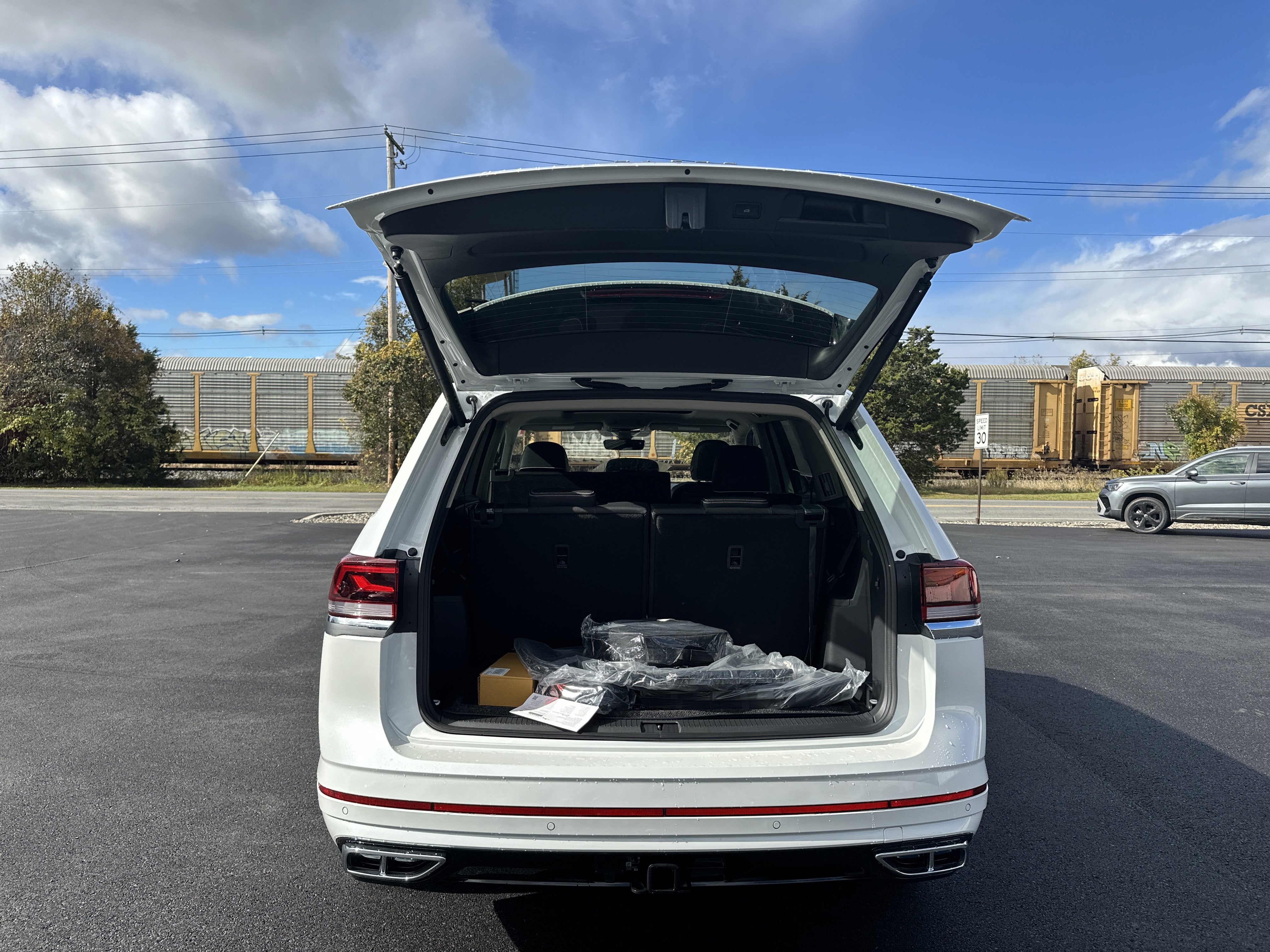 2026 Volkswagen Atlas 2.0T SEL Premium R-Line