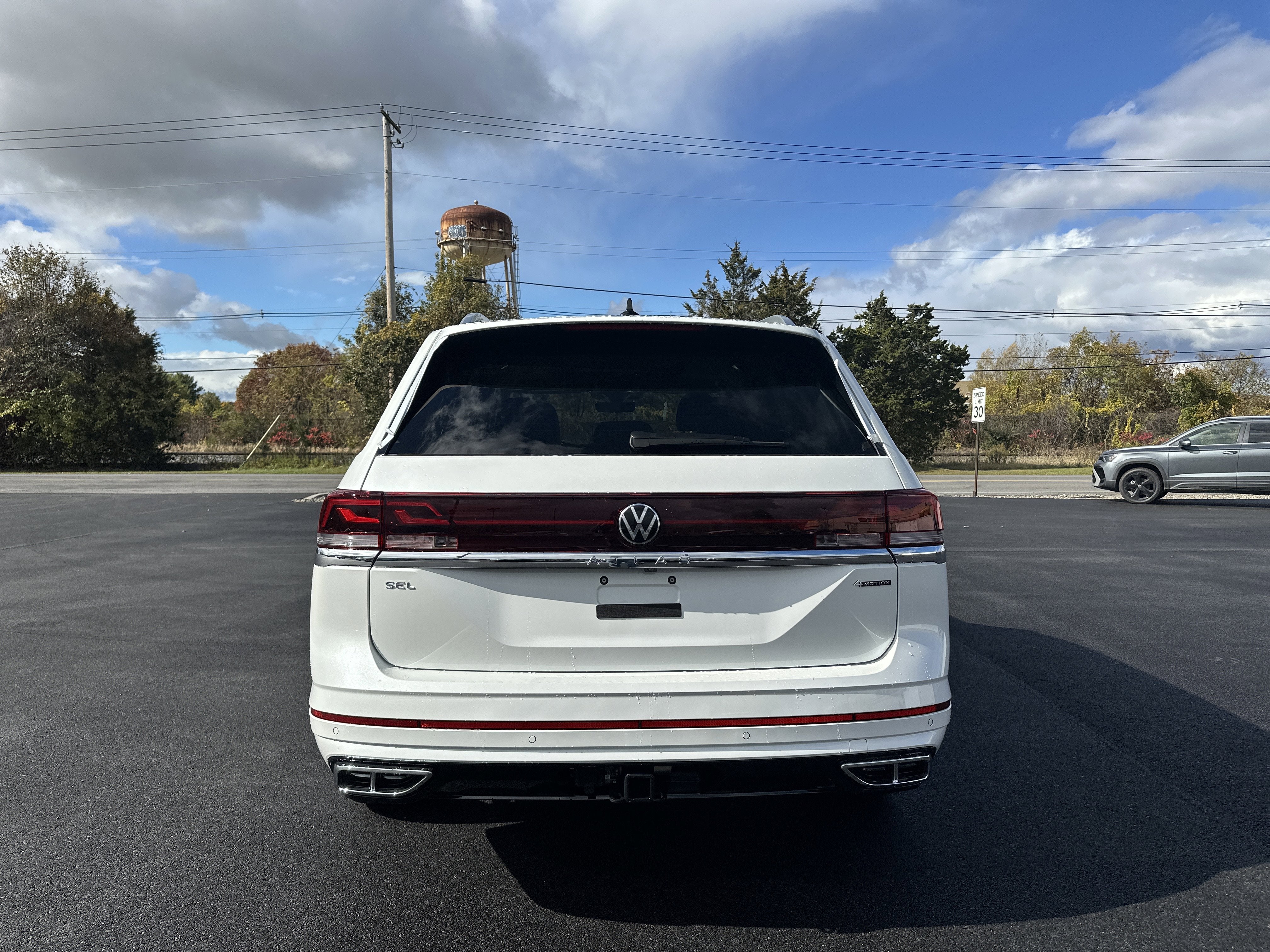 2026 Volkswagen Atlas 2.0T SEL Premium R-Line