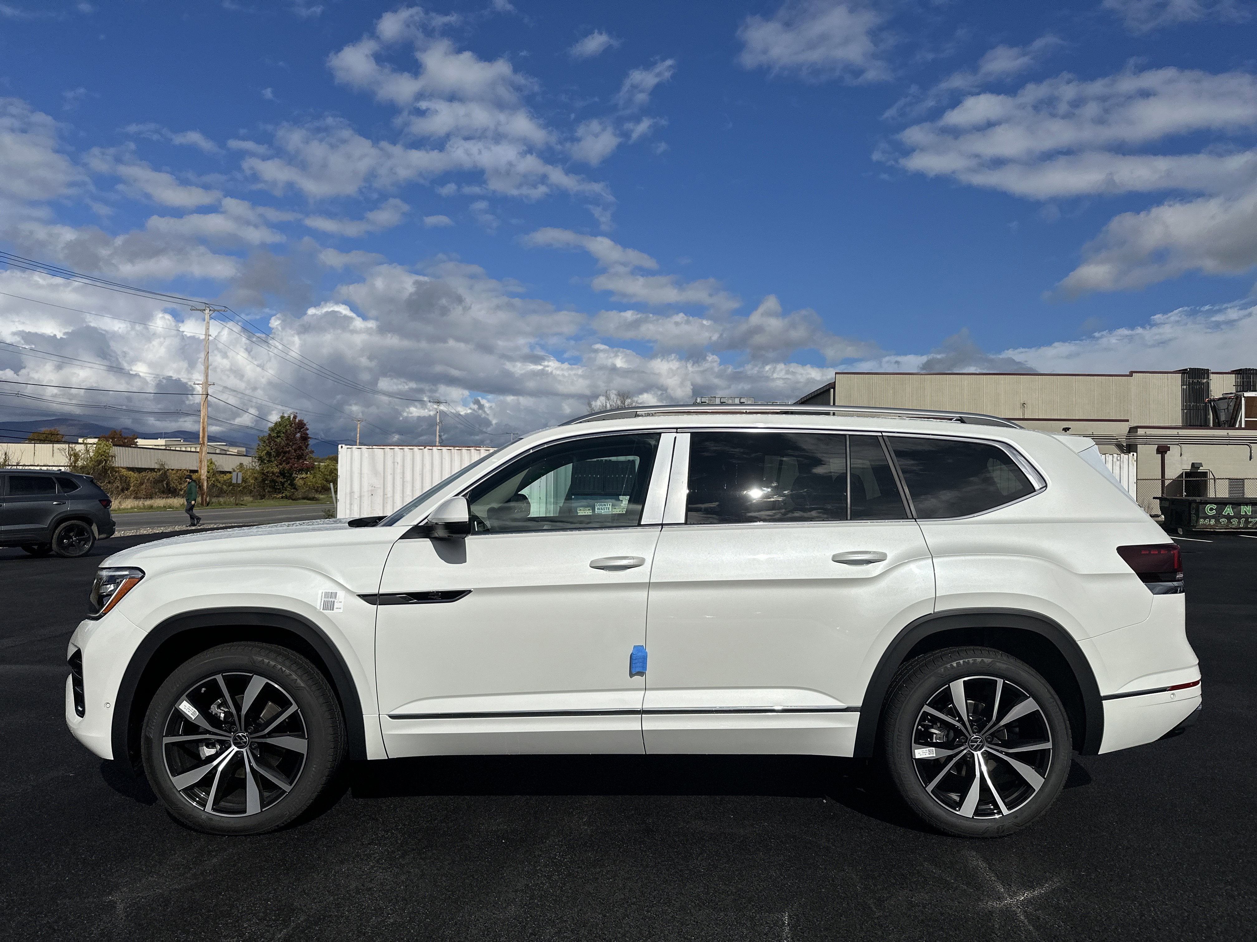 2026 Volkswagen Atlas 2.0T SEL Premium R-Line