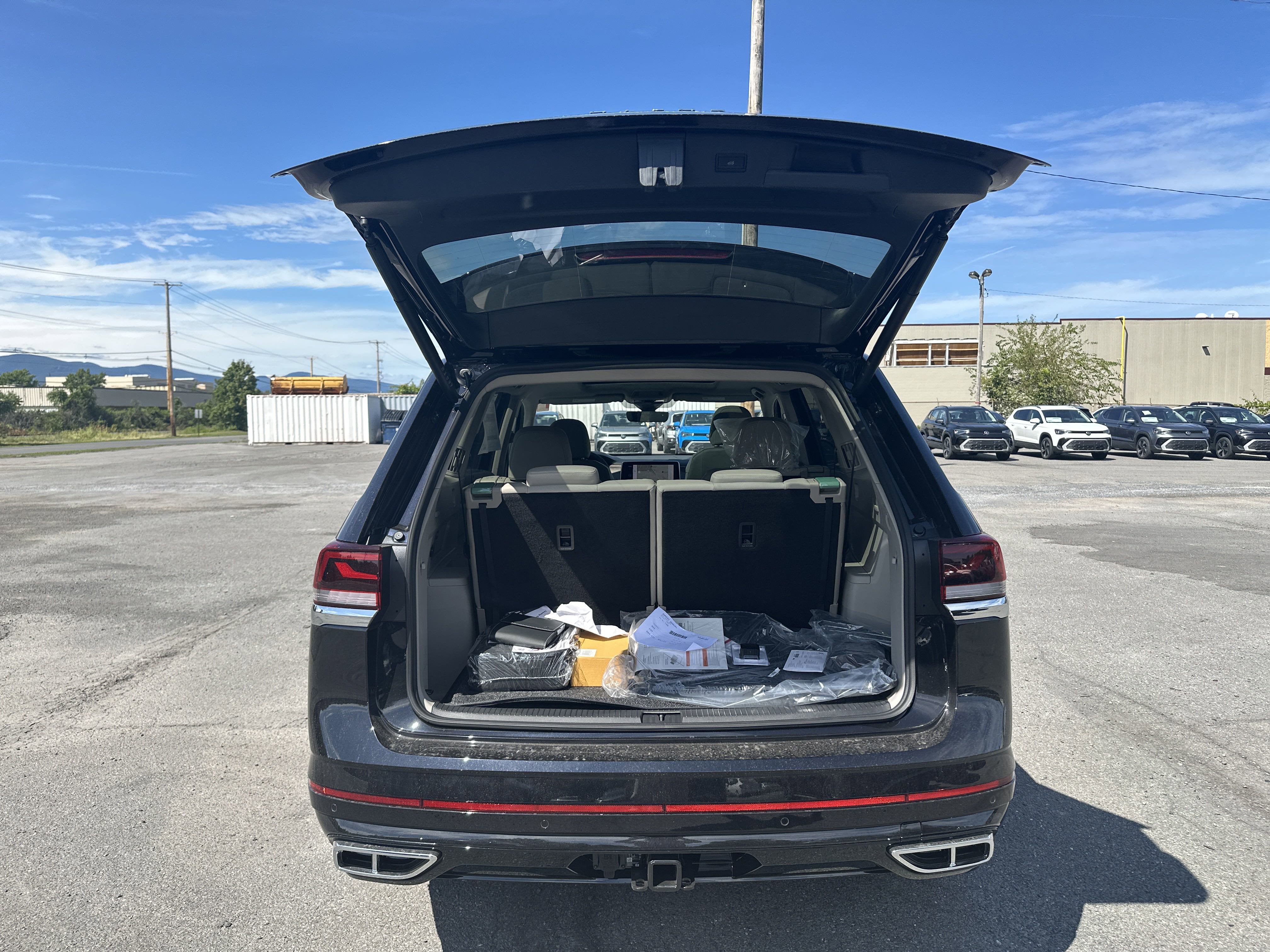 2026 Volkswagen Atlas 2.0T SEL Premium R-Line