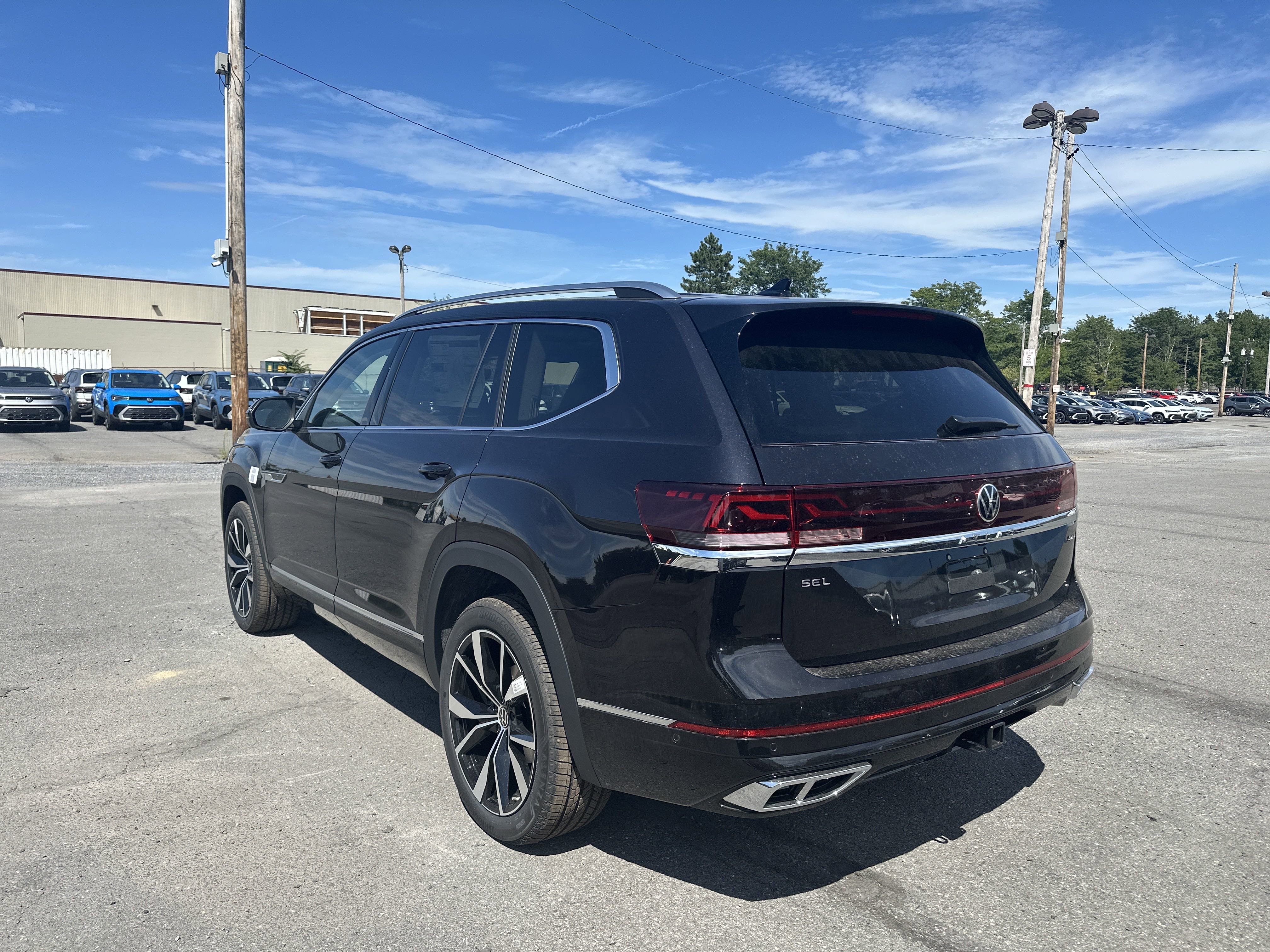 2026 Volkswagen Atlas 2.0T SEL Premium R-Line