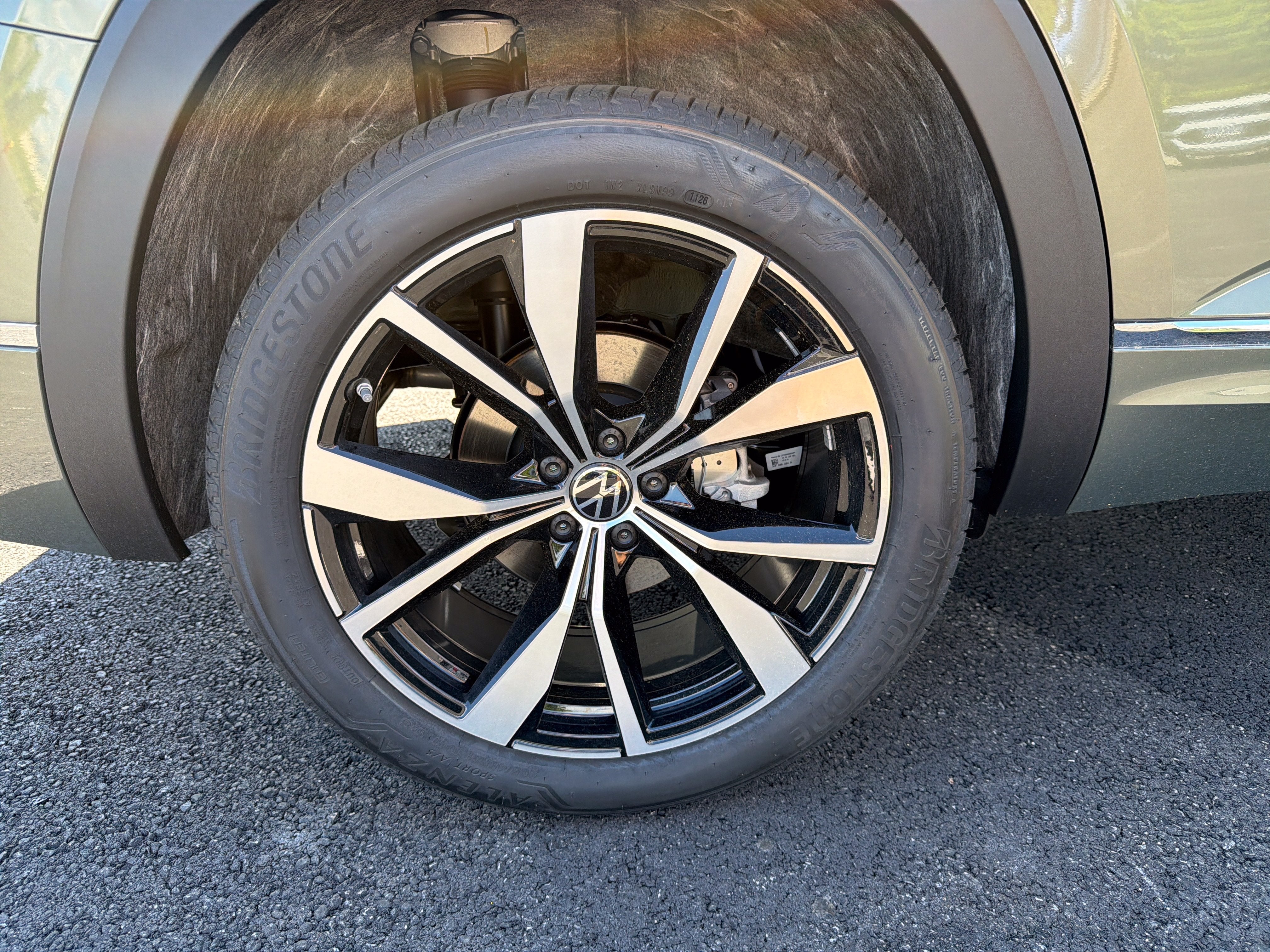 2026 Volkswagen Atlas 2.0T SEL Premium R-Line