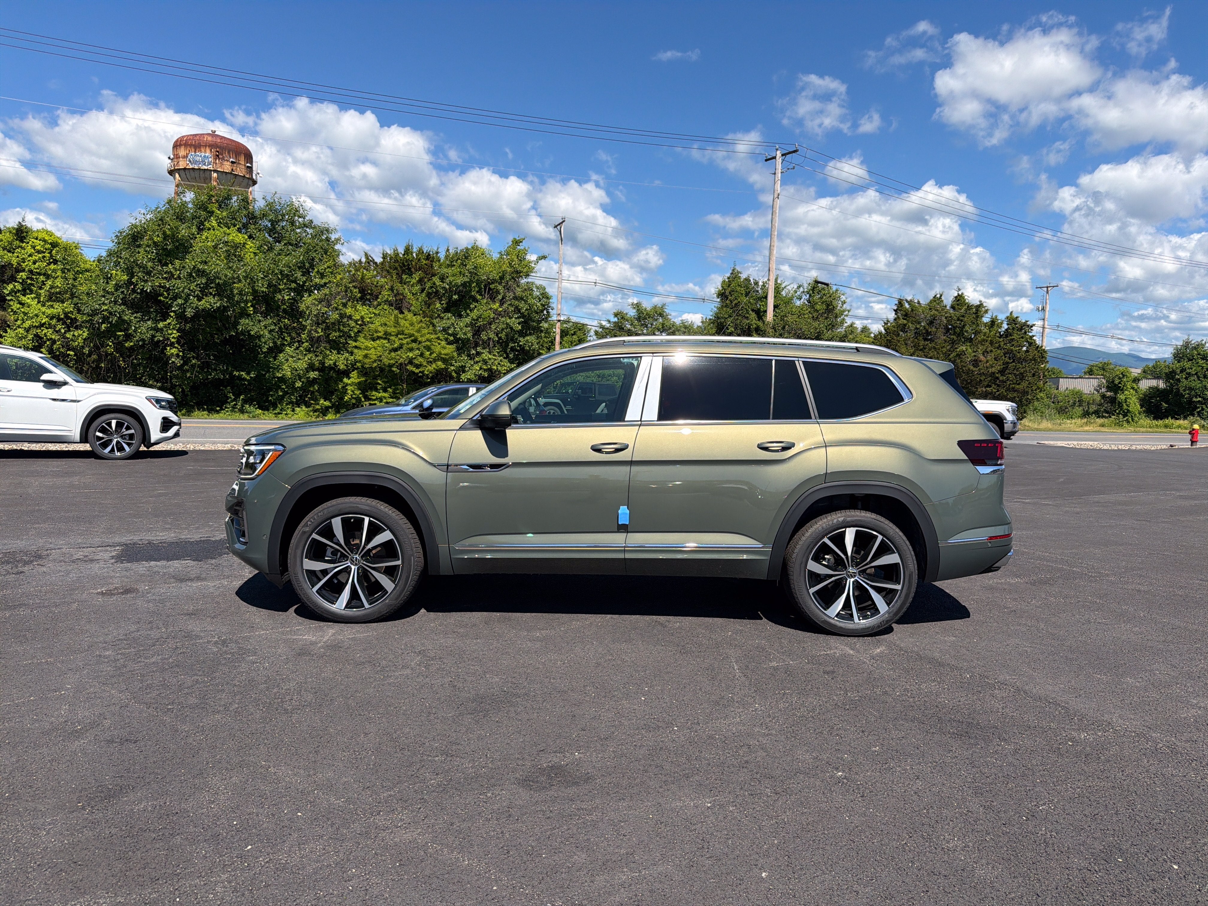 2026 Volkswagen Atlas 2.0T SEL Premium R-Line