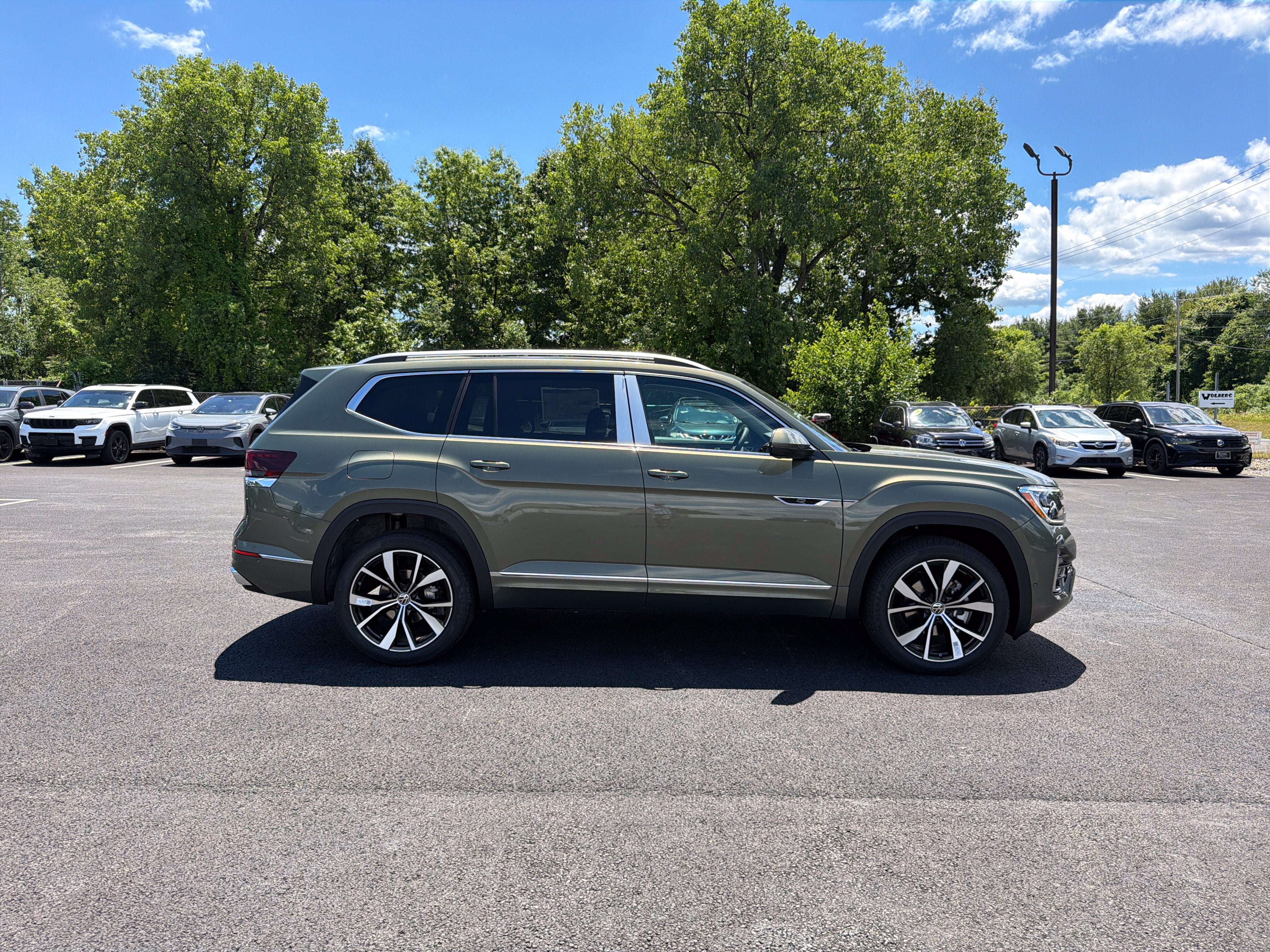 2026 Volkswagen Atlas 2.0T SEL Premium R-Line