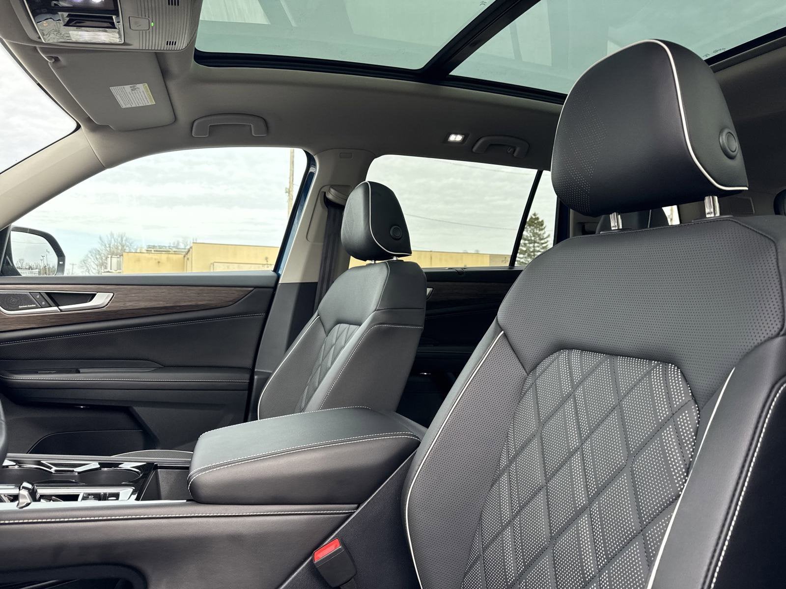 2025 Volkswagen Atlas 2.0T SEL Premium R-Line