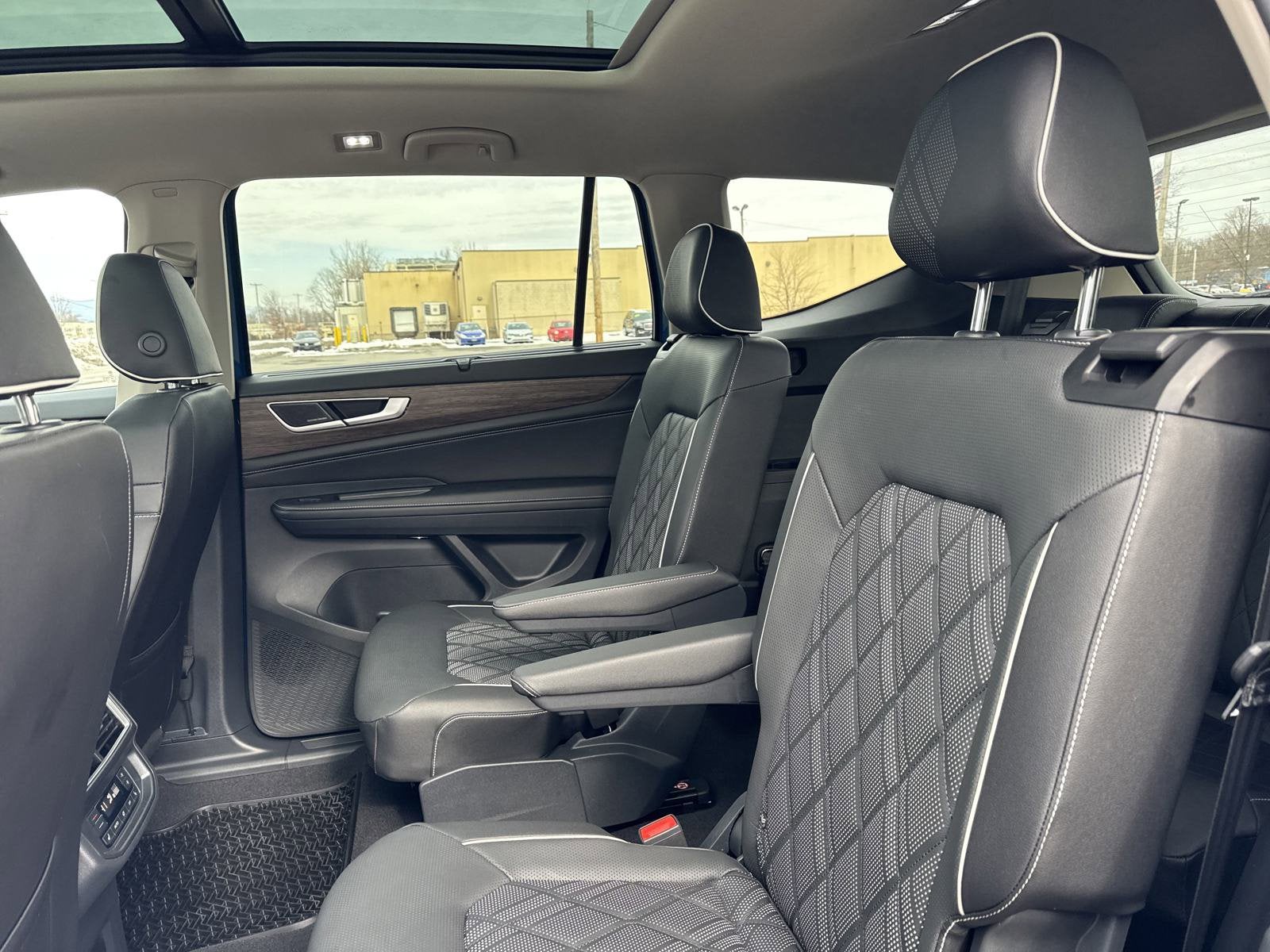 2025 Volkswagen Atlas 2.0T SEL Premium R-Line