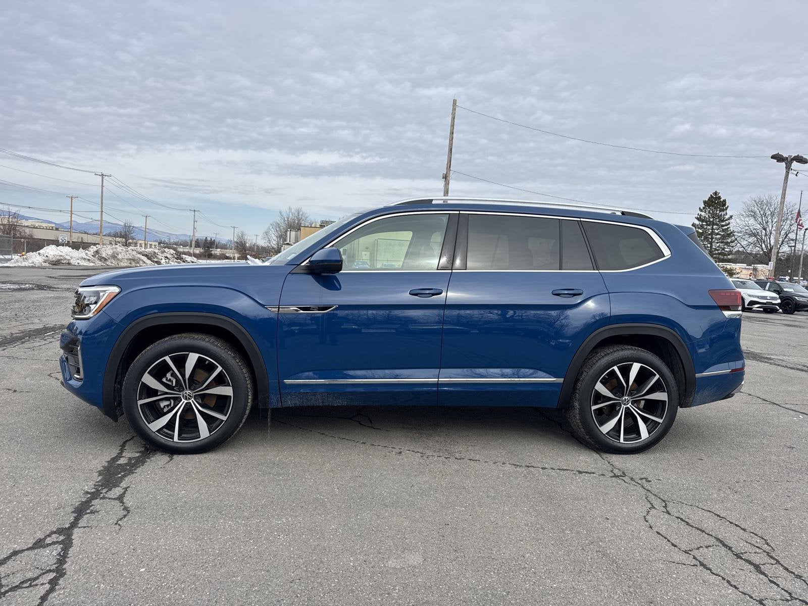 2025 Volkswagen Atlas 2.0T SEL Premium R-Line