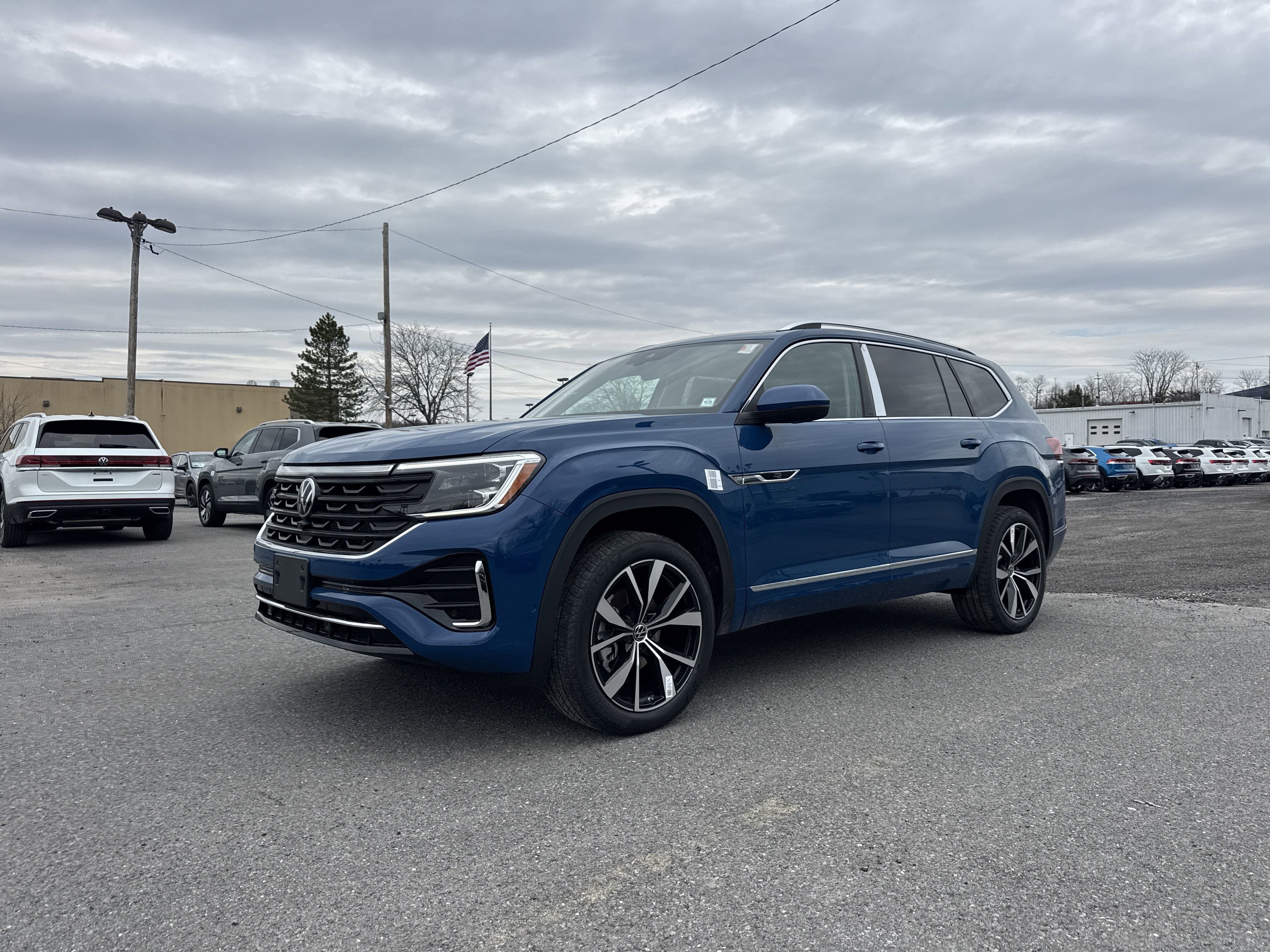 2025 Volkswagen Atlas 2.0T SEL Premium R-Line