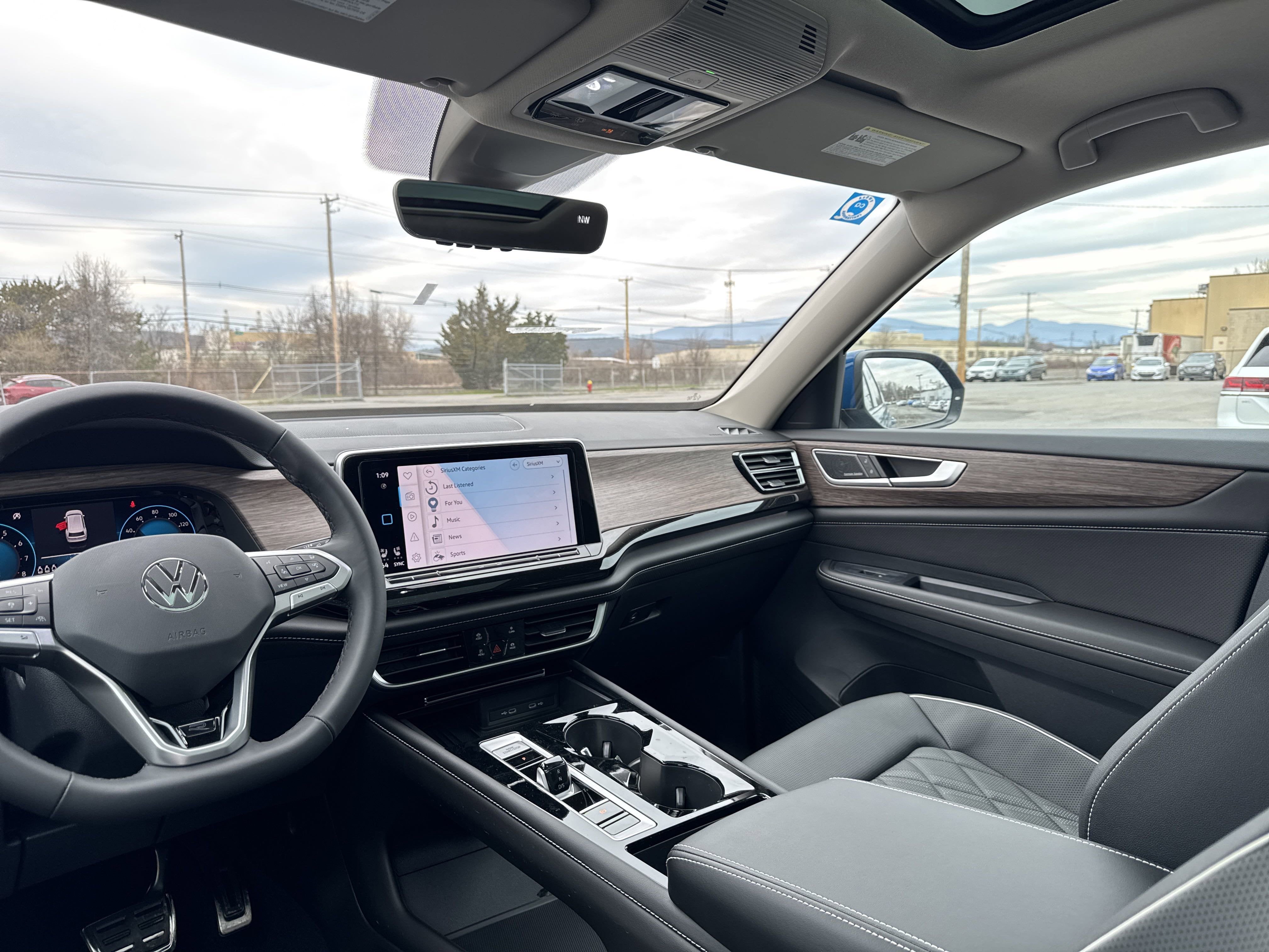 2025 Volkswagen Atlas 2.0T SEL Premium R-Line