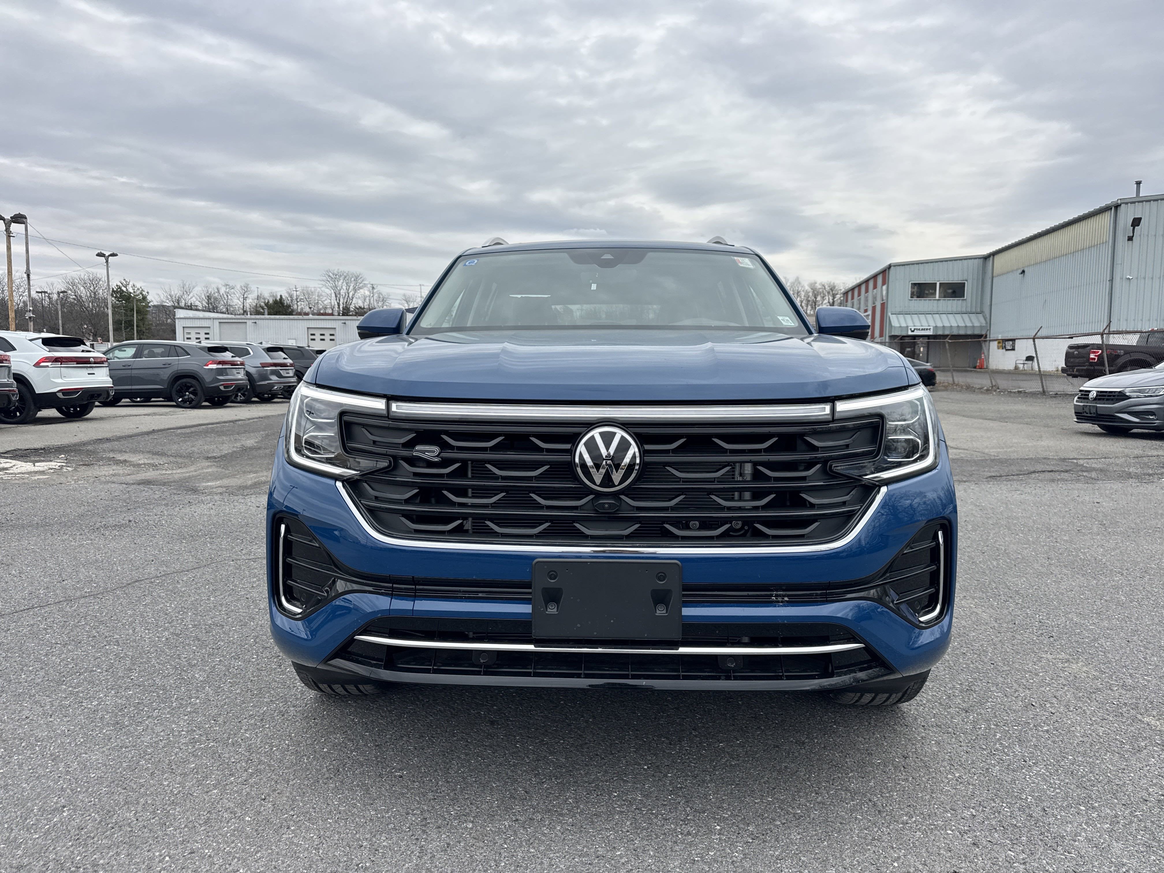 2025 Volkswagen Atlas 2.0T SEL Premium R-Line