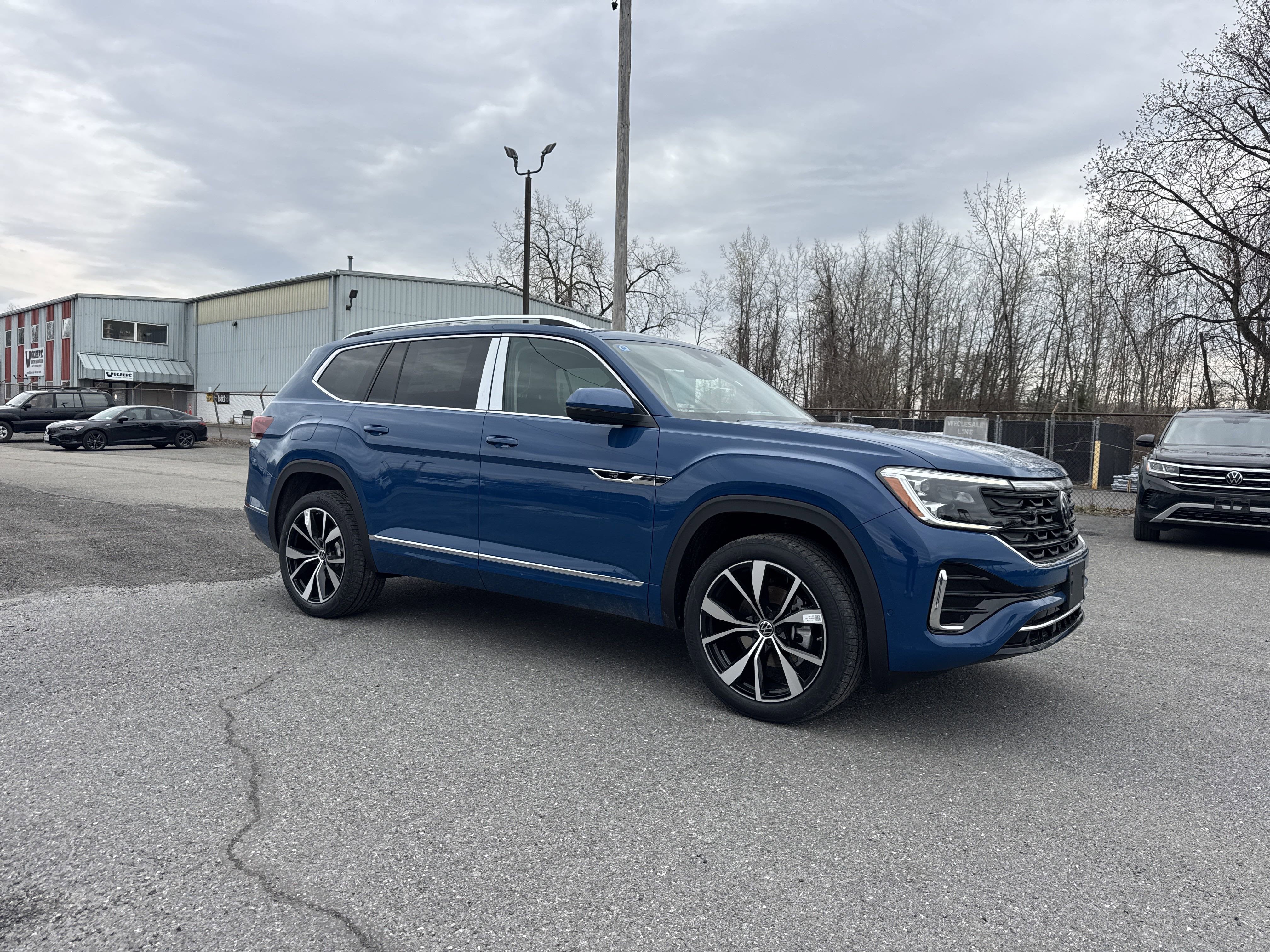 2025 Volkswagen Atlas 2.0T SEL Premium R-Line