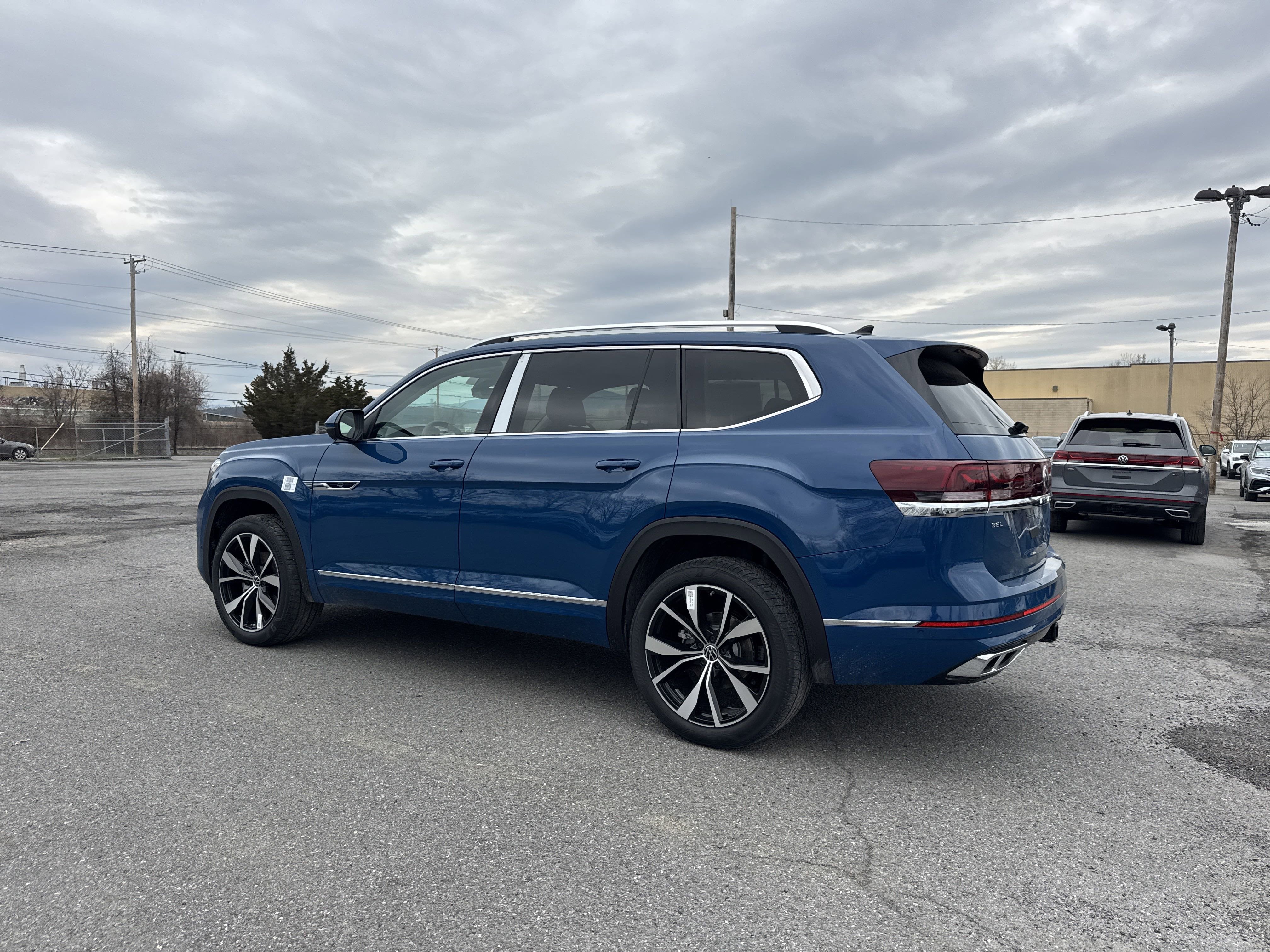 2025 Volkswagen Atlas 2.0T SEL Premium R-Line