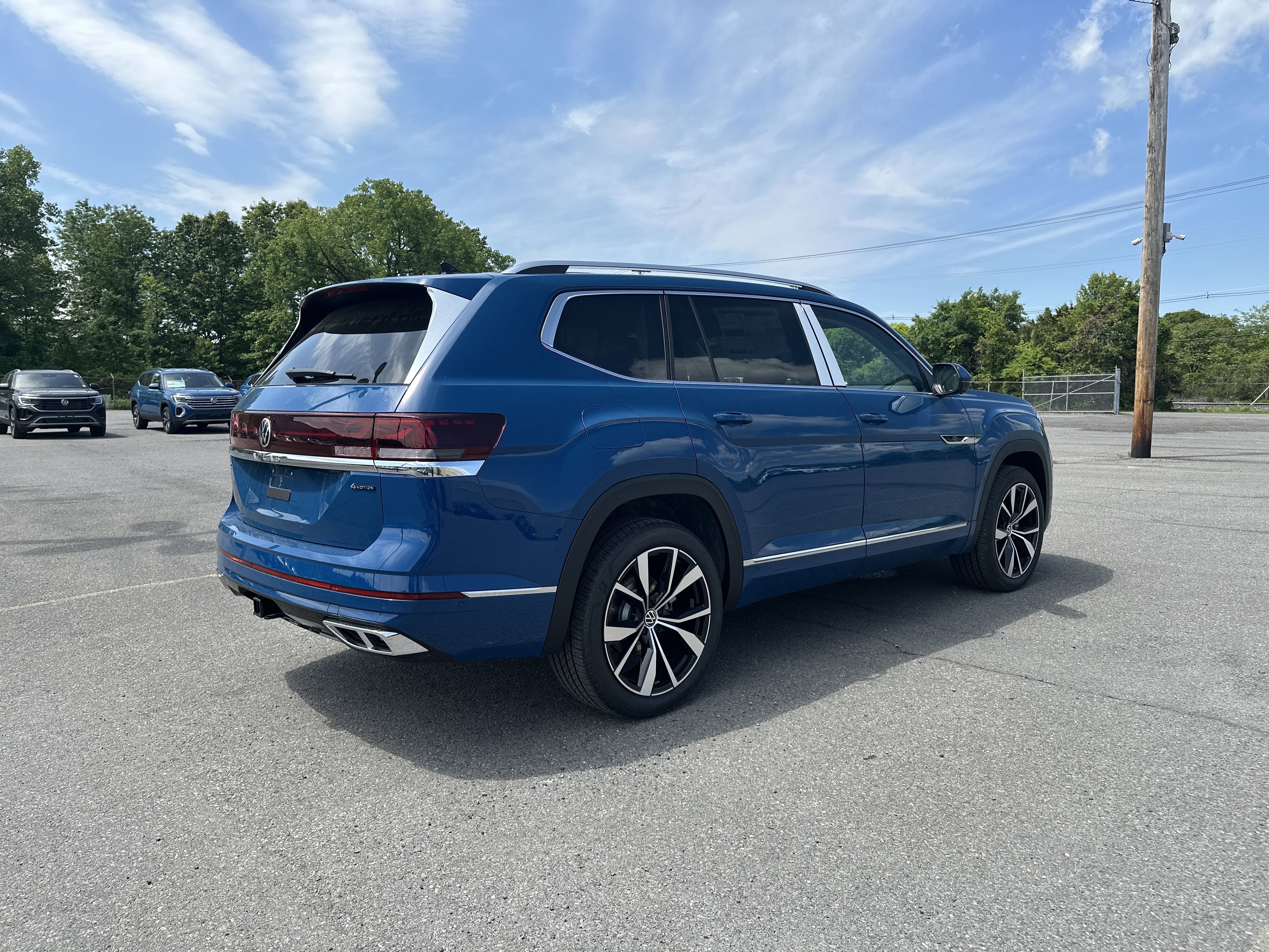 2025 Volkswagen Atlas 2.0T SEL Premium R-Line