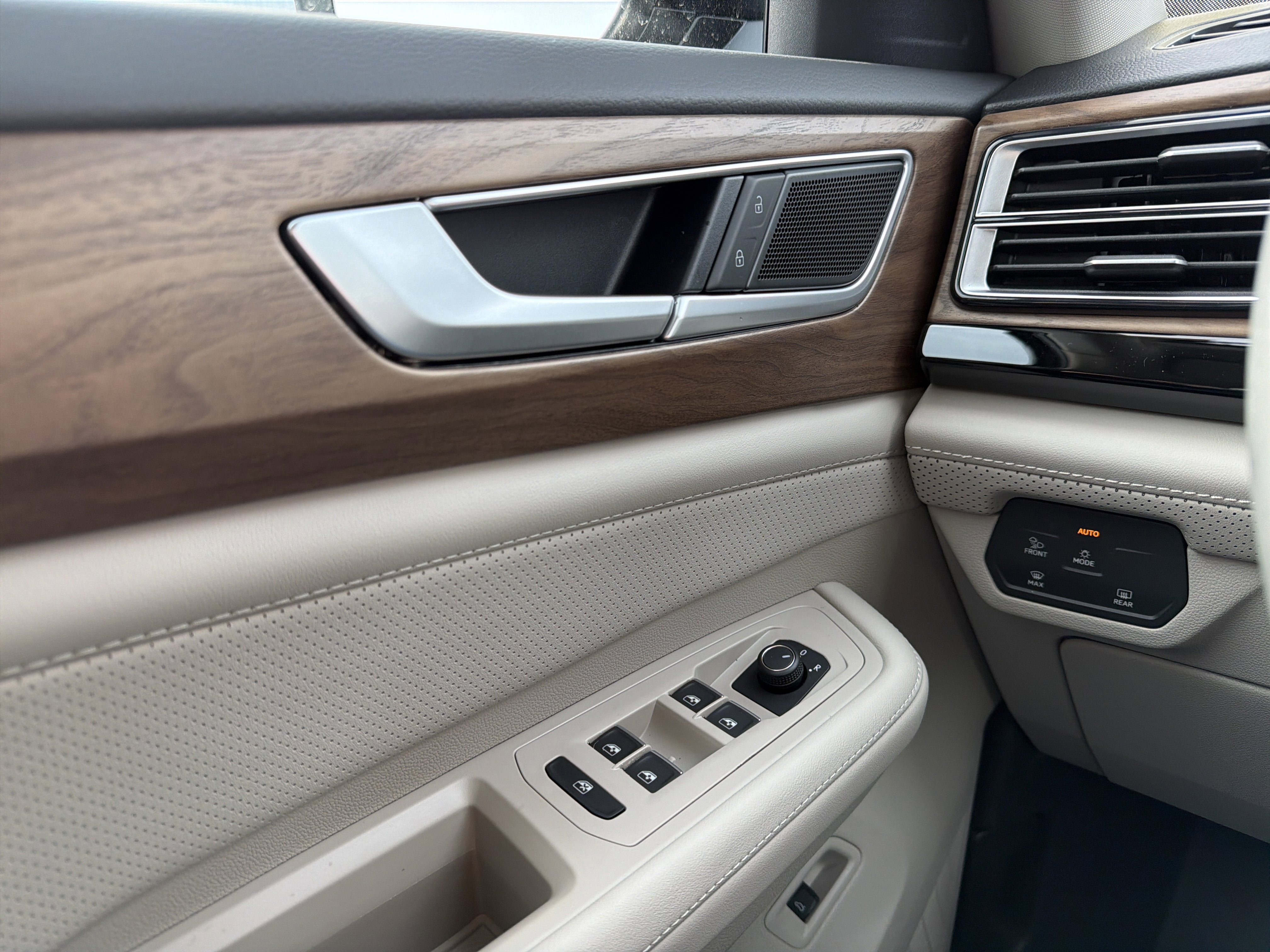 2026 Volkswagen Atlas SE W/ Tech AWD