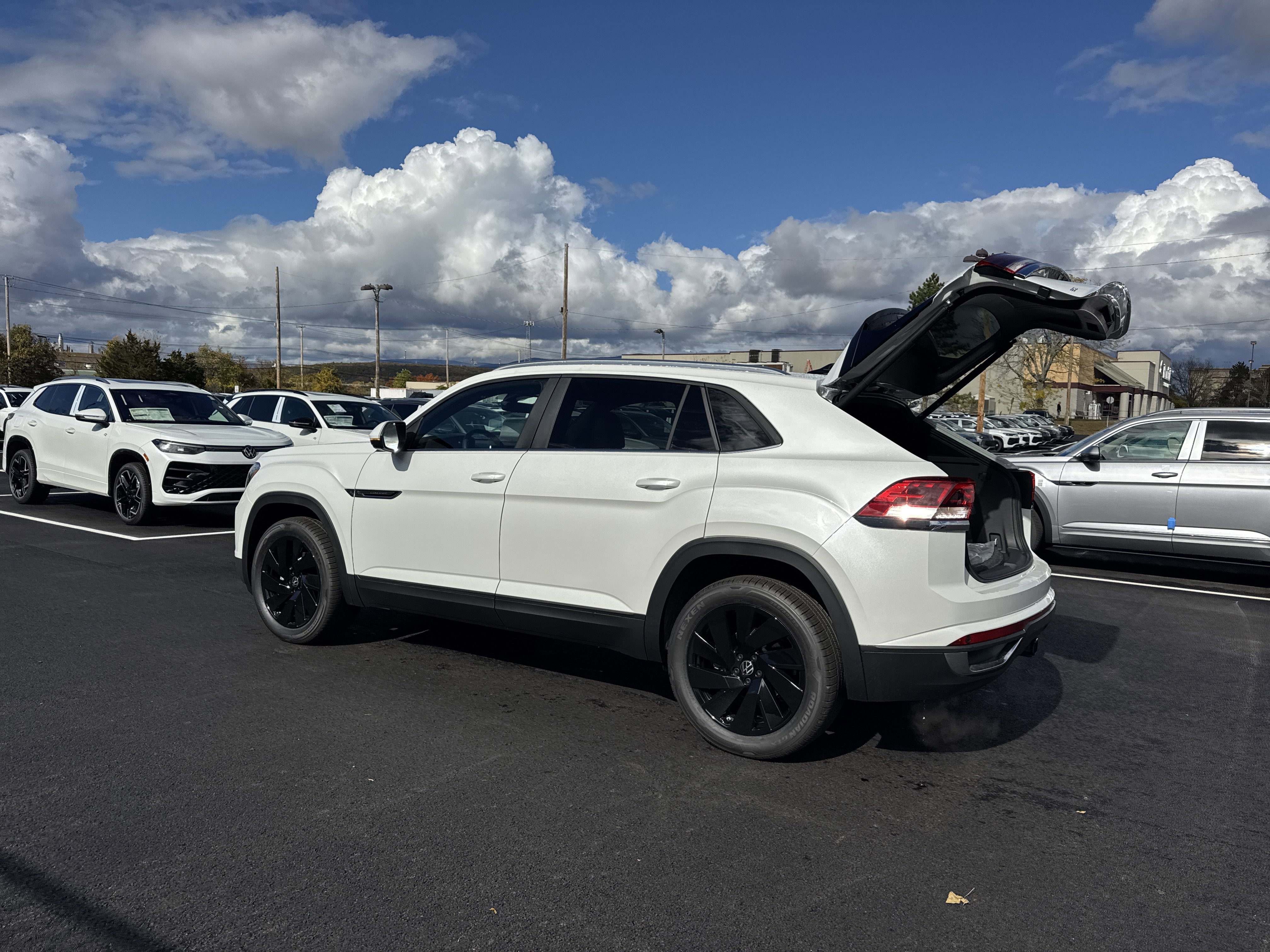 2026 Volkswagen Atlas Cross Sport 2.0T SE W/TECHNOLOGY