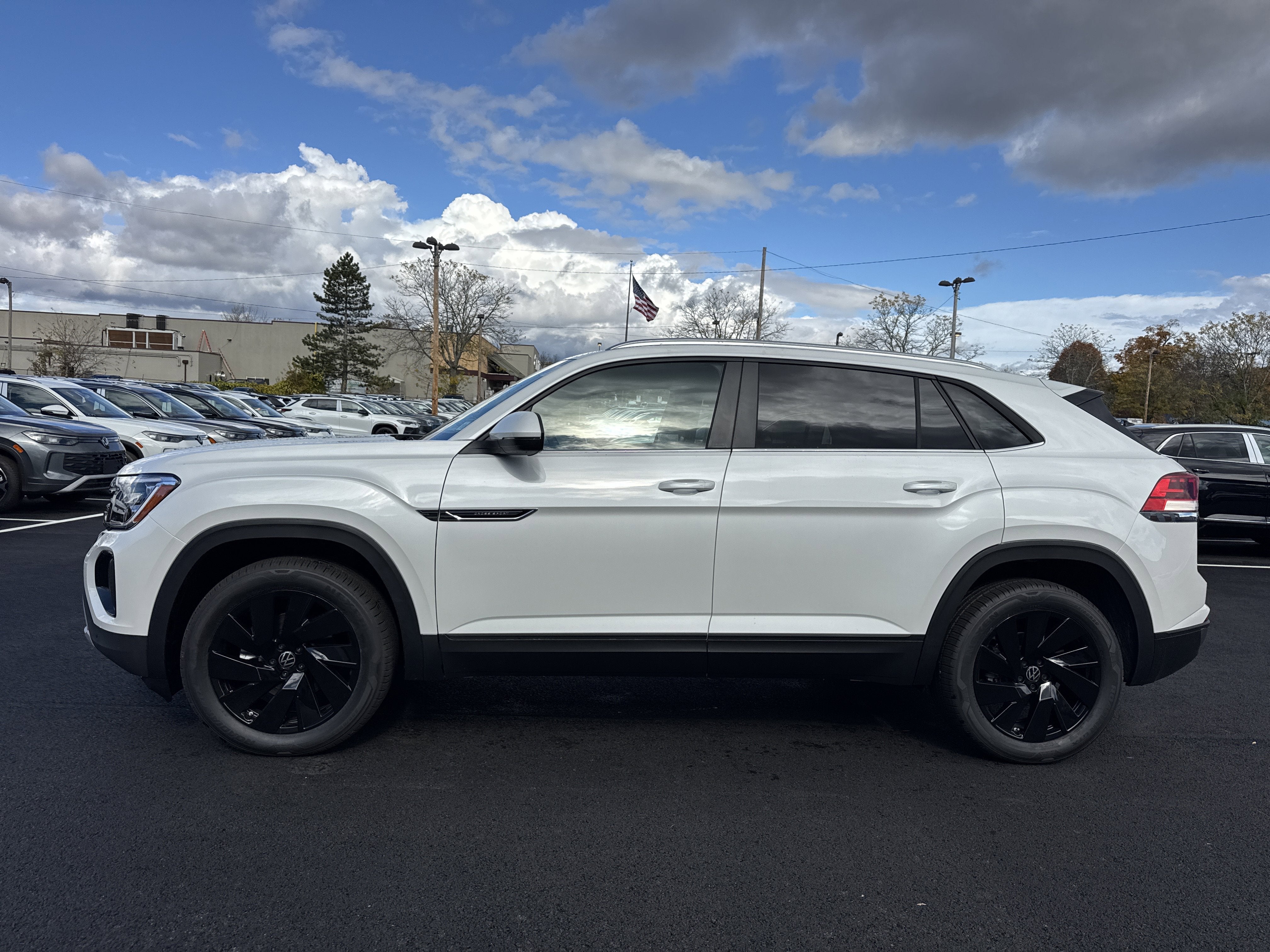 2026 Volkswagen Atlas Cross Sport 2.0T SE W/TECHNOLOGY