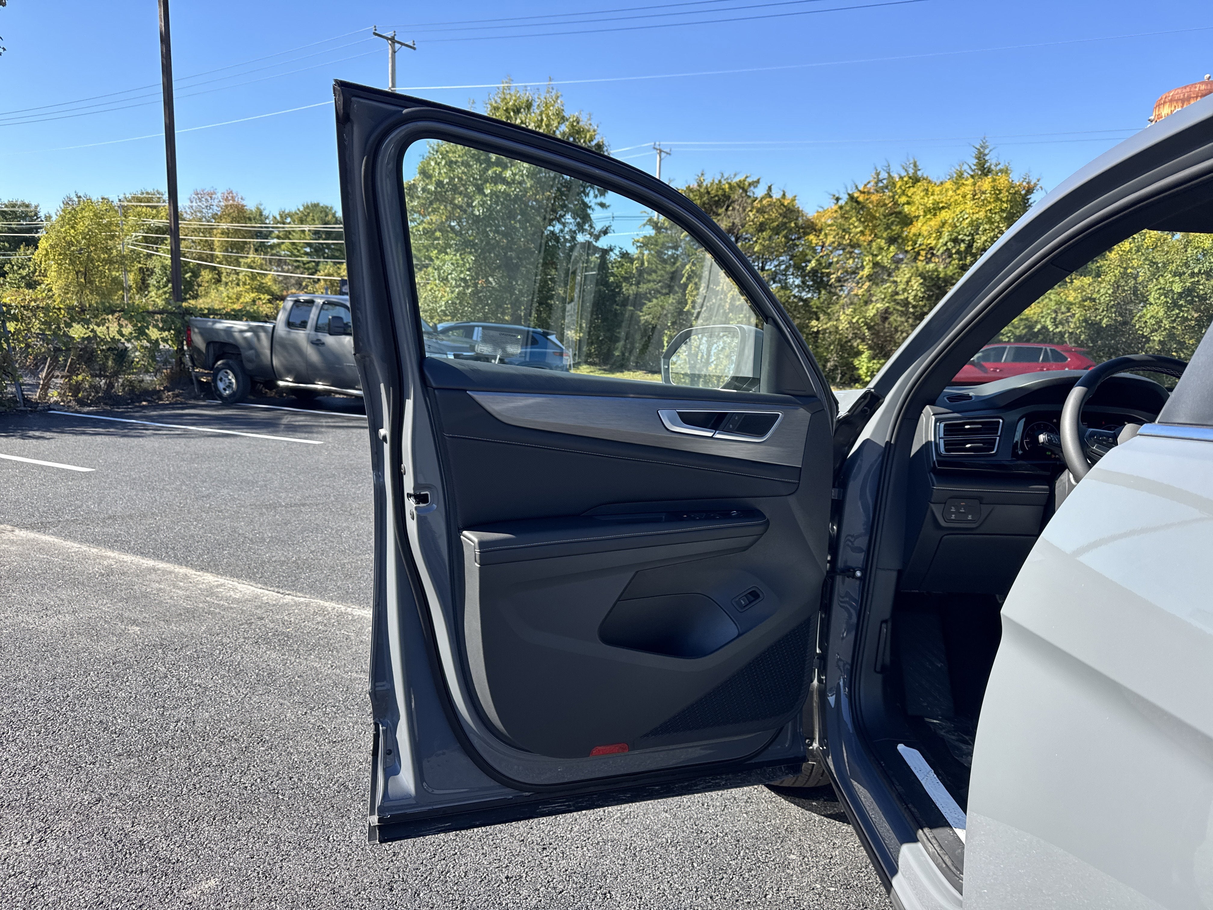 2026 Volkswagen Atlas Cross Sport 2.0T SE w/Technology