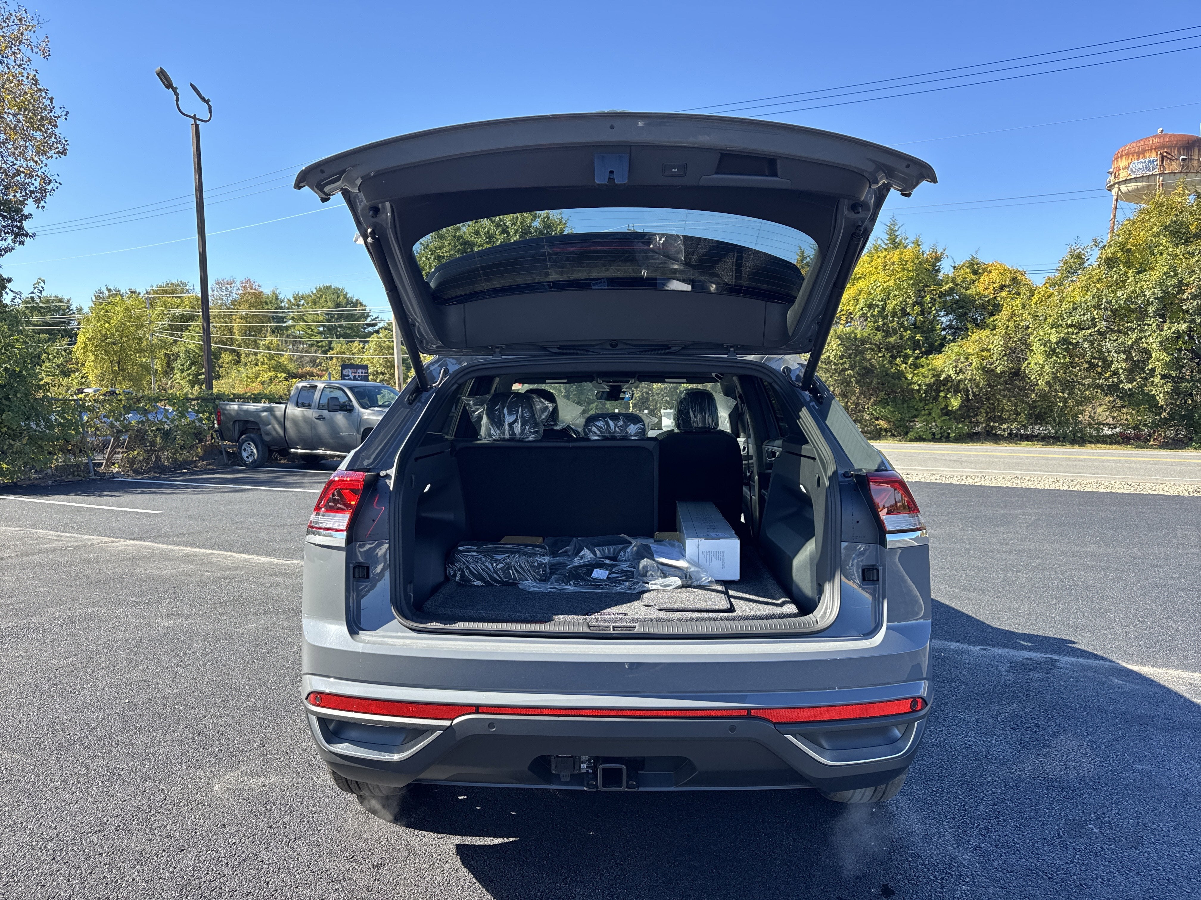 2026 Volkswagen Atlas Cross Sport 2.0T SE w/Technology