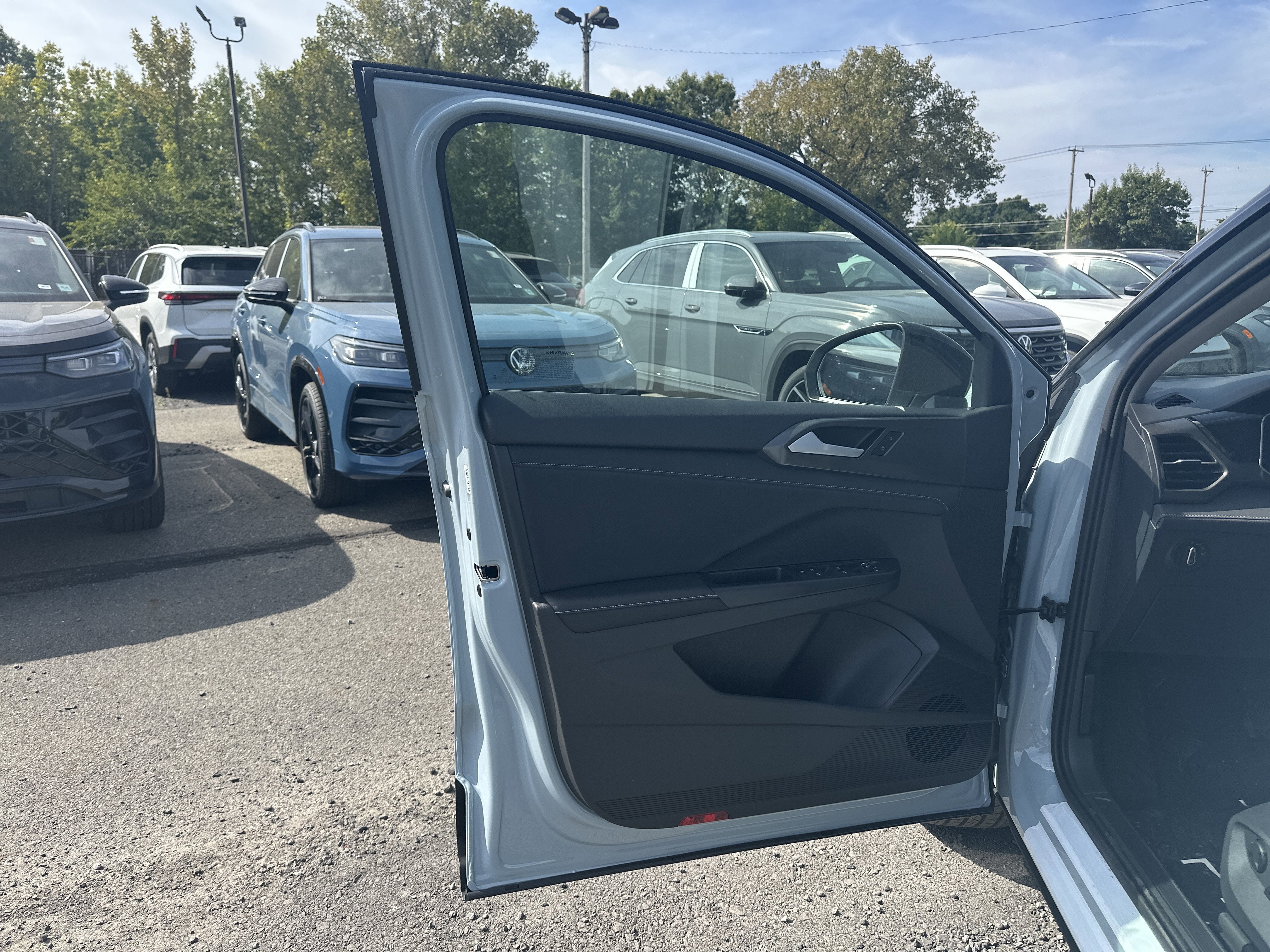 2025 Volkswagen Taos 1.5T SE Black