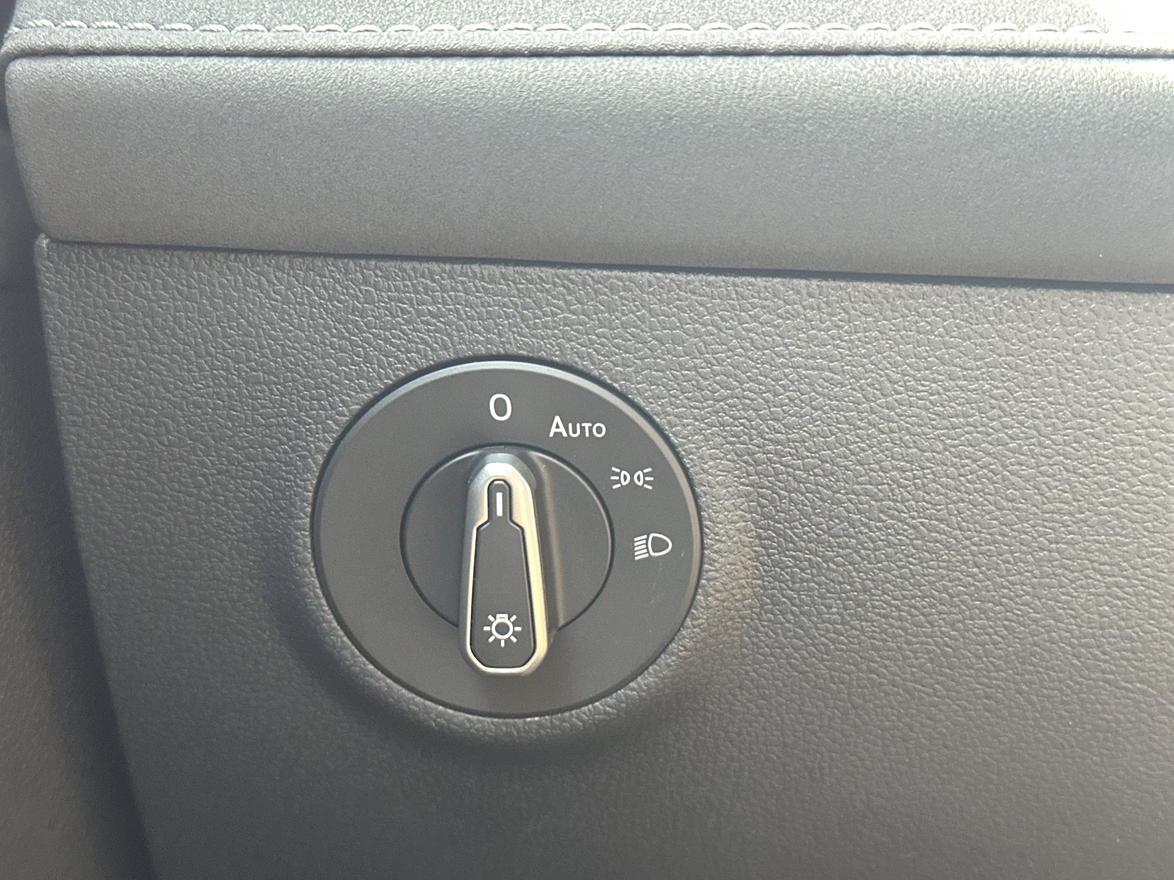 2025 Volkswagen Taos 1.5T SE Black