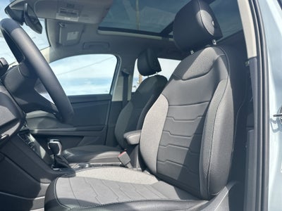 2025 Volkswagen Taos 1.5T SE Black