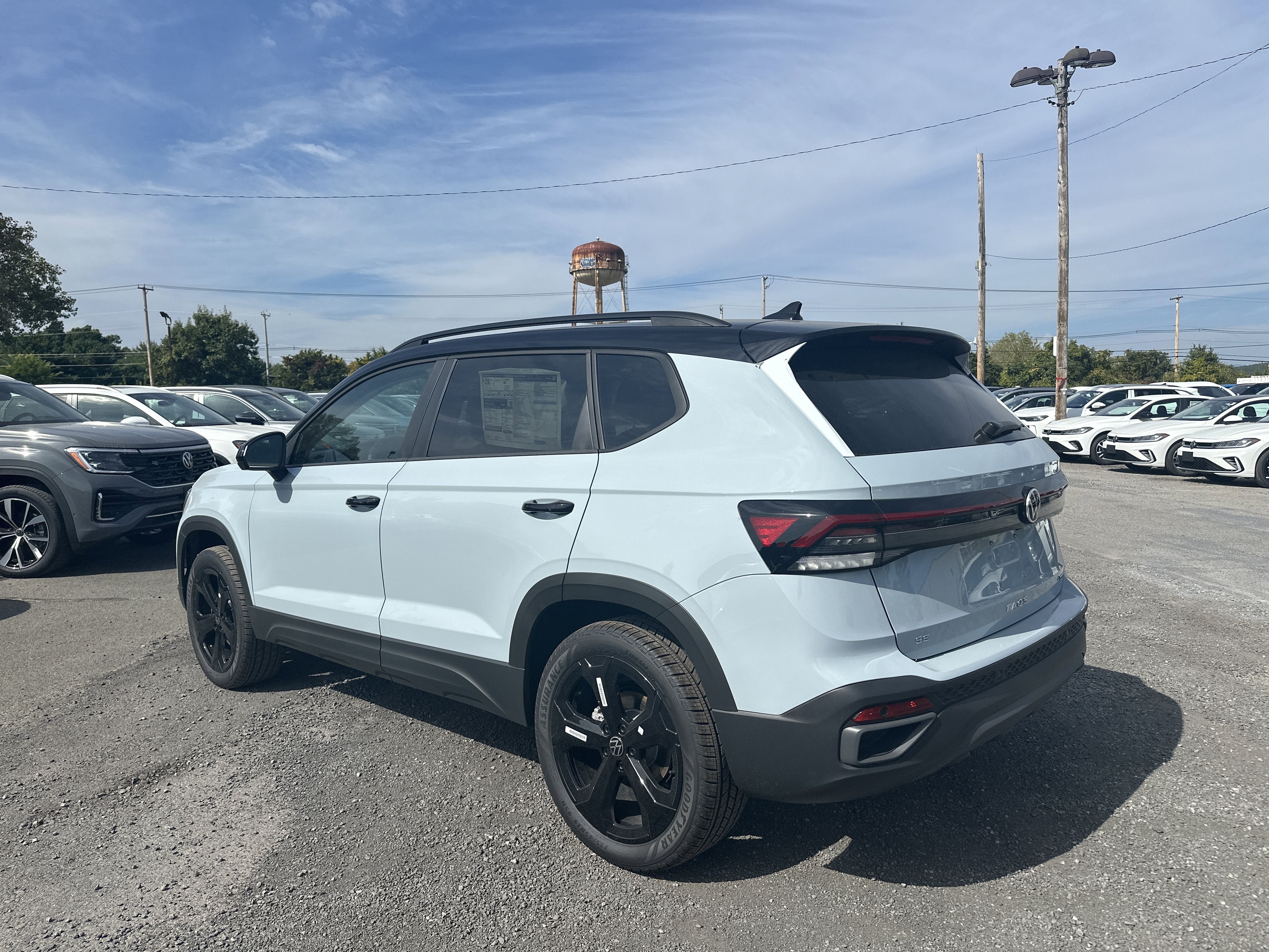 2025 Volkswagen Taos 1.5T SE Black